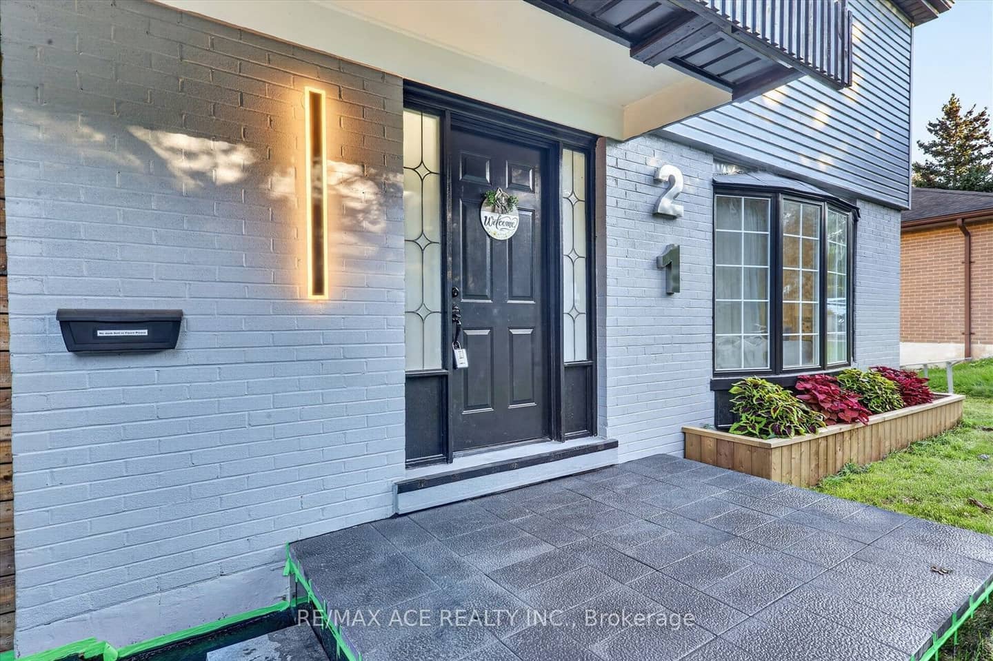 21 Sir Raymond Drive, Toronto, ON M1E 1C1