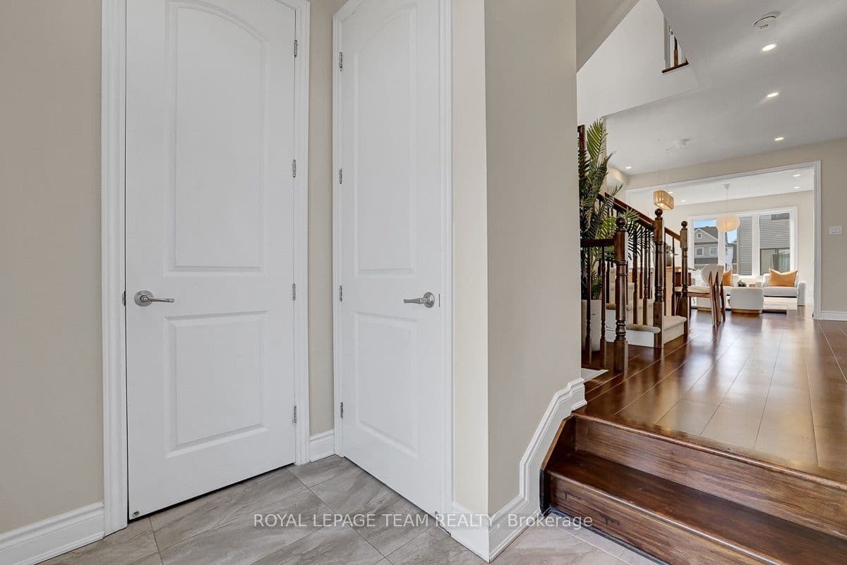 721 Megrez Way, Barrhaven, ON K2J 6S8