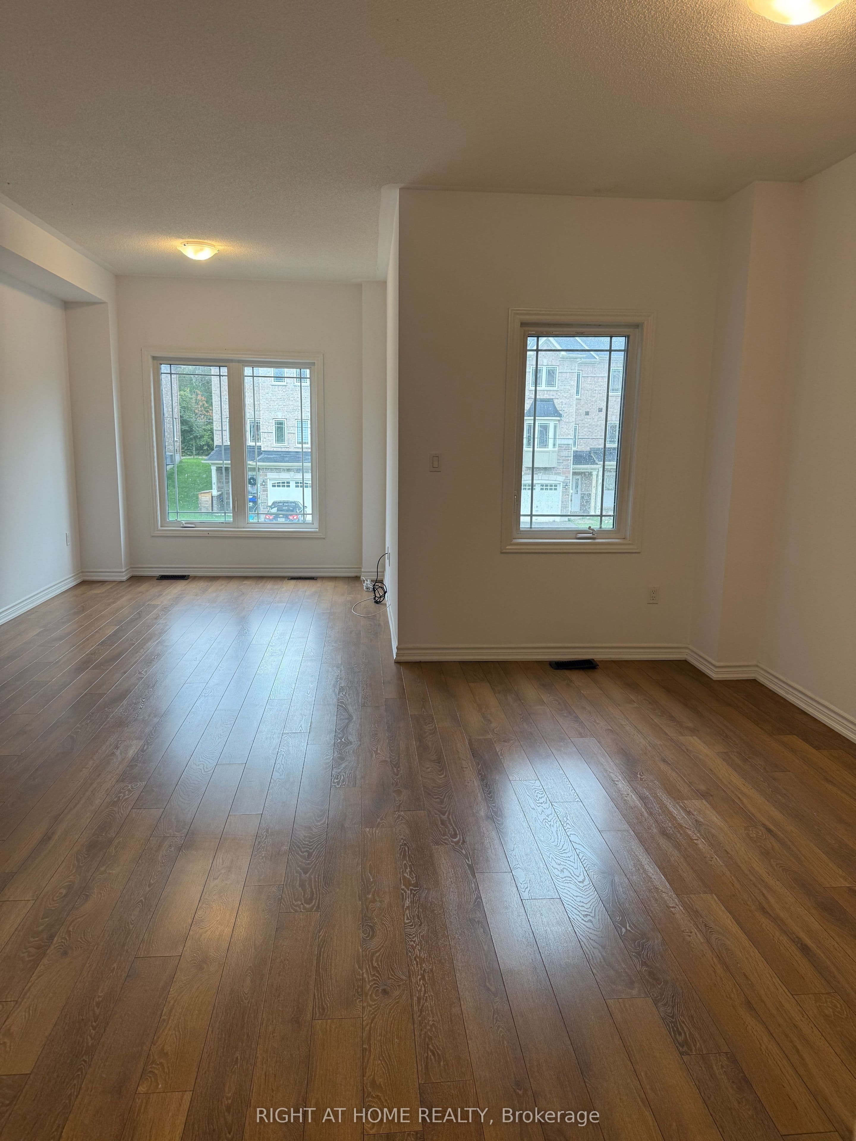 40 Milson Crescent, Essa, ON L3W 0E1