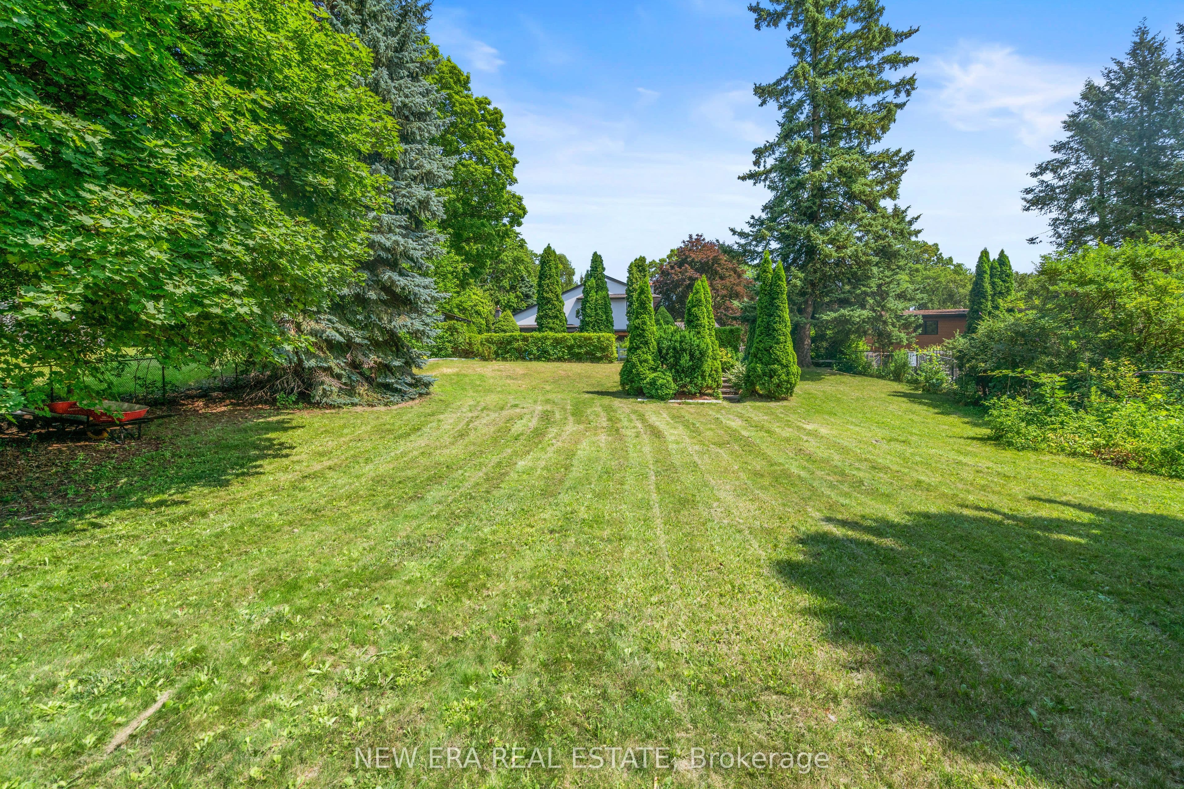 261 Pinetree Way, Mississauga, ON L5G 2R4