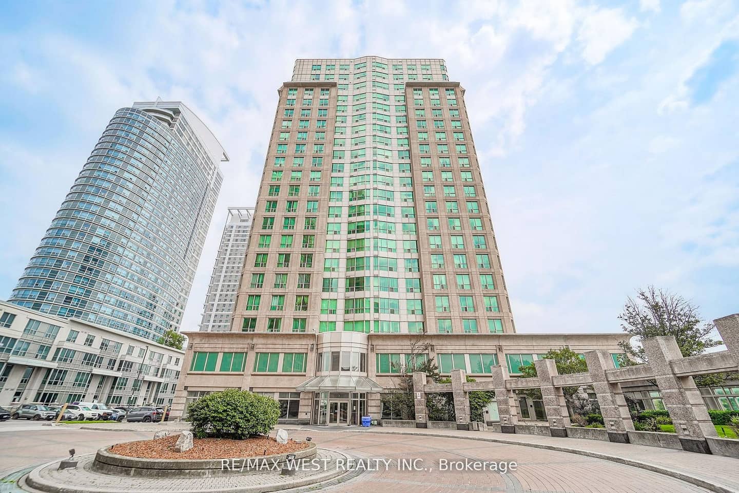 8 Lee Centre Drive PH103, Toronto, ON M1H 3H8