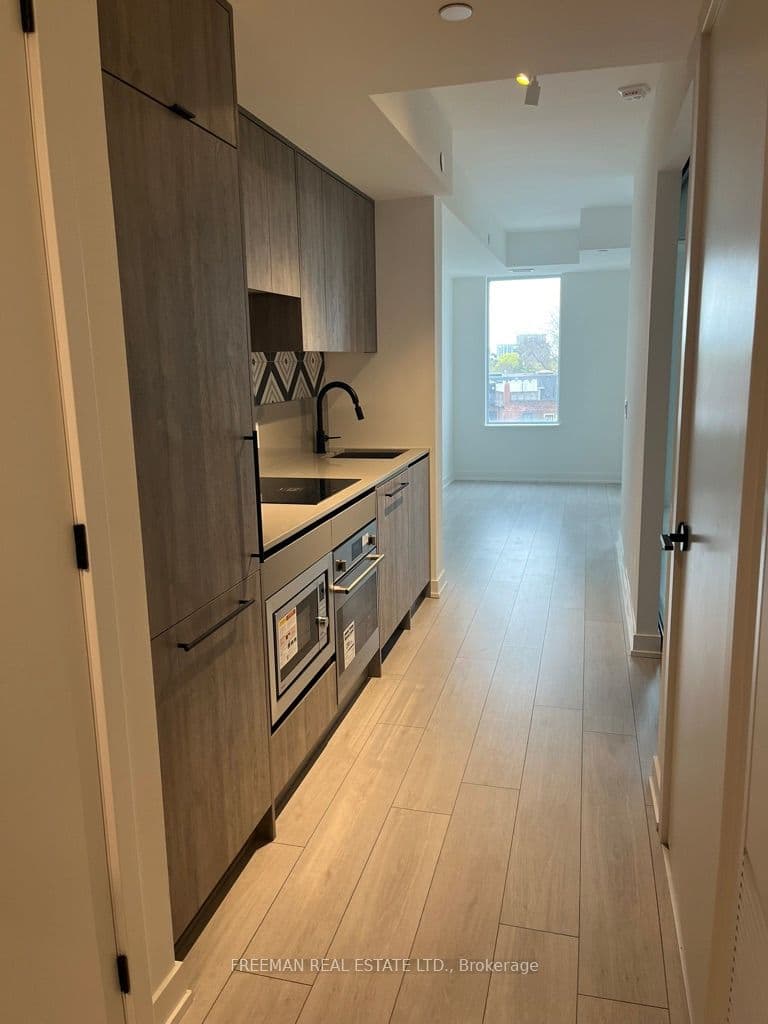 5 Lakeview Avenue 406, Toronto, ON M6J 0H3