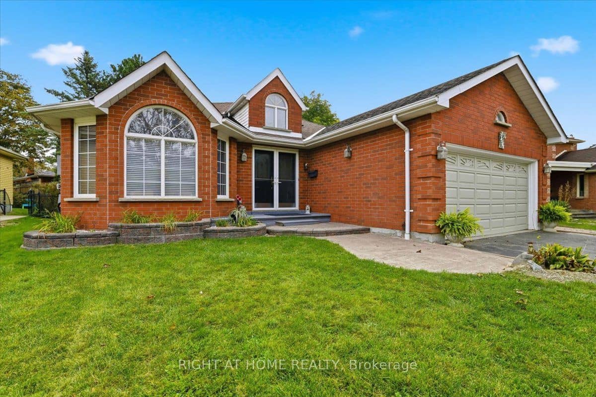 5 St John's Court, Uxbridge, ON L9P 1M3
