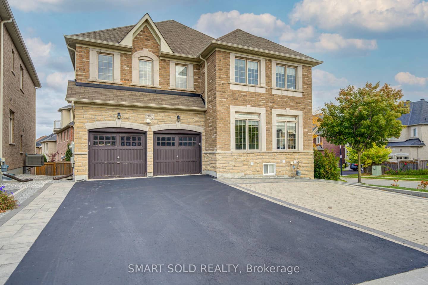982 Wilbur Pipher Circle, Newmarket, ON L3X 0B8