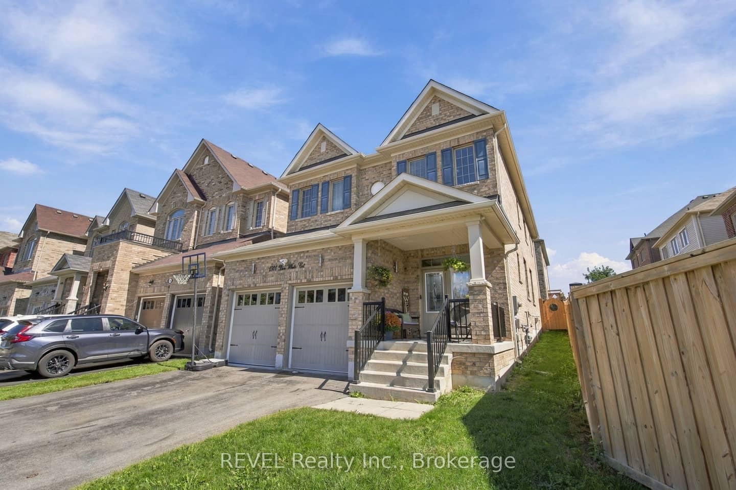 1901 Don White Court, Oshawa, ON L1H 8L7