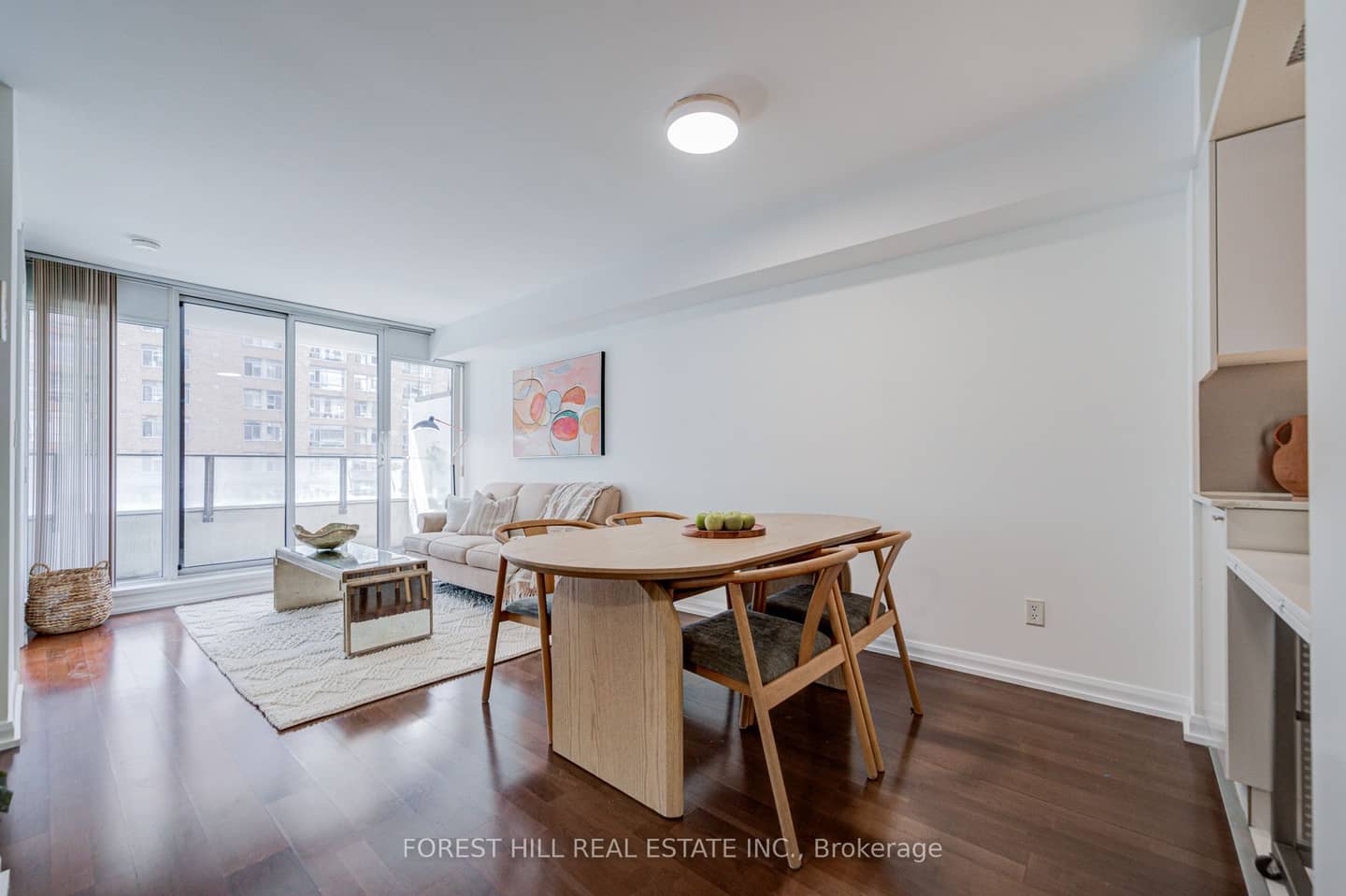 111 Elizabeth Street 917, Toronto, ON M5G 1P7