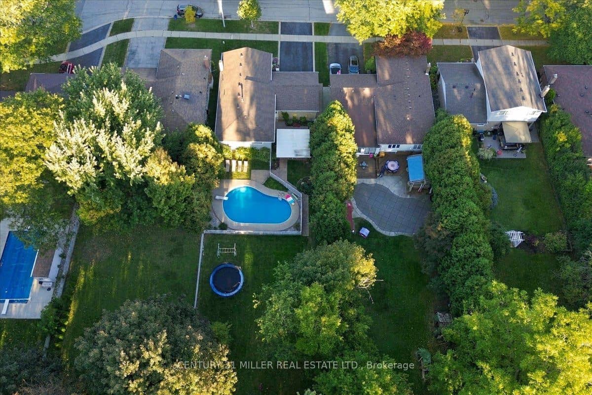 2044 Coral Crescent, Burlington, ON L7P 3K5