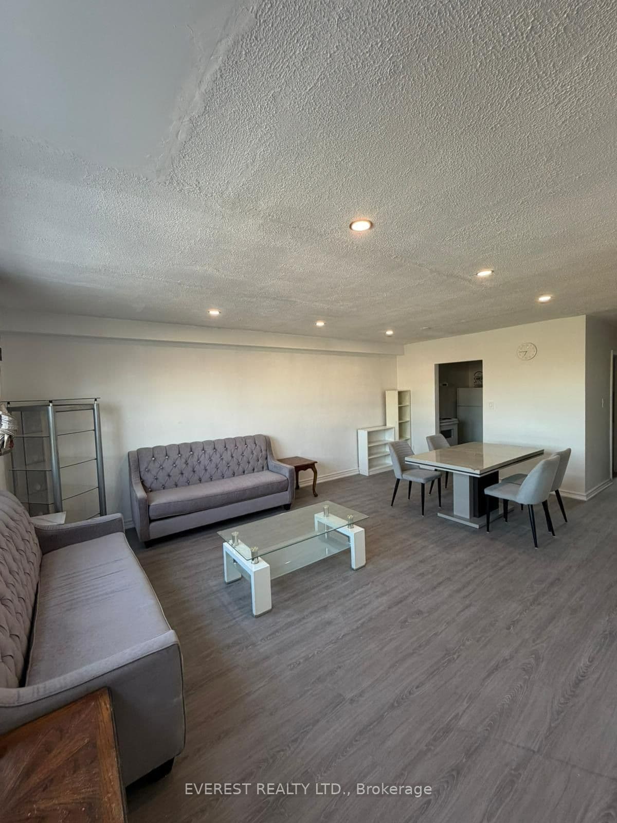 1356 Kennedy Road, Toronto, ON M1P 2L7