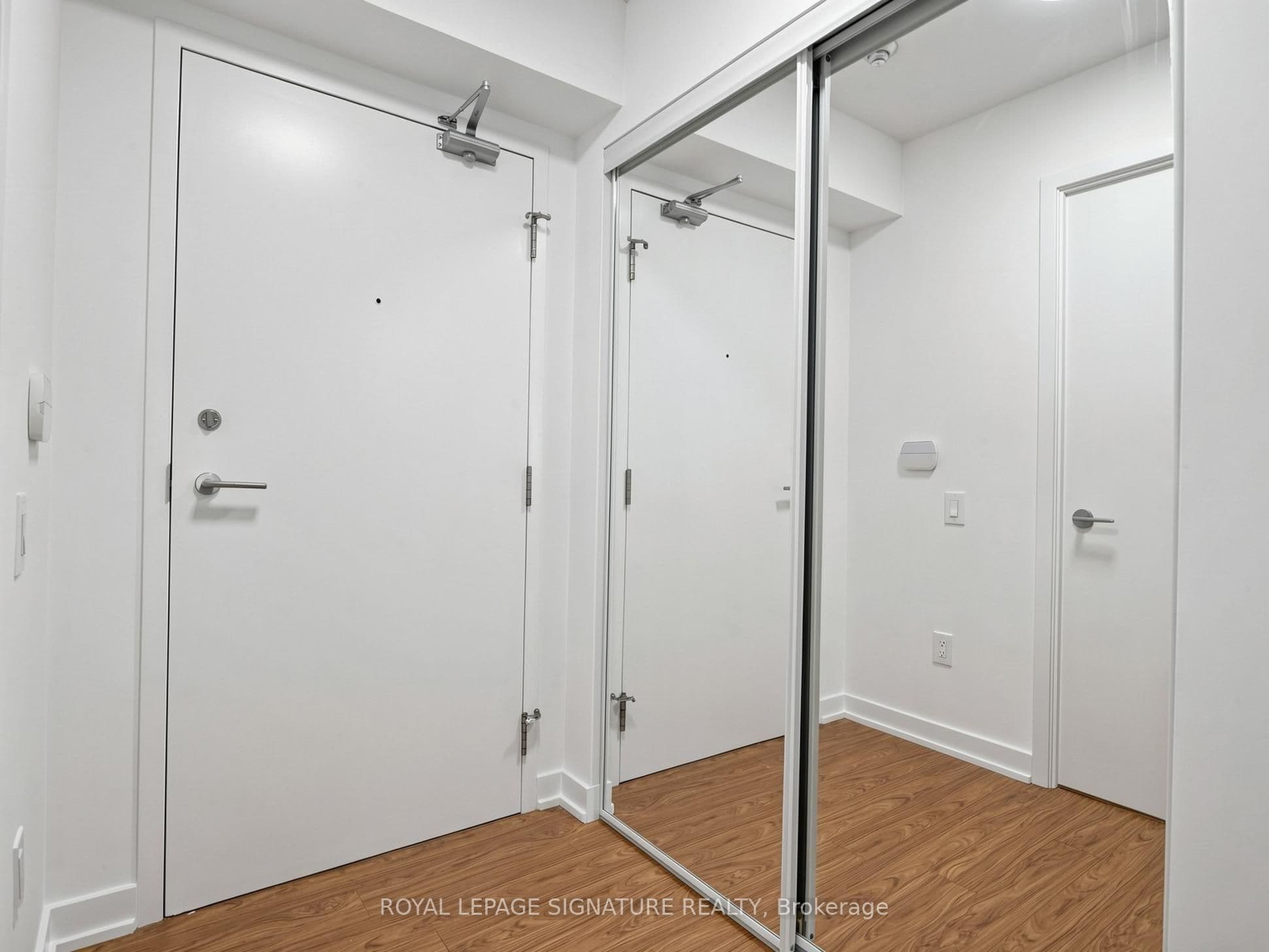 15 Singer Court 1211, Toronto, ON M2K 0B1