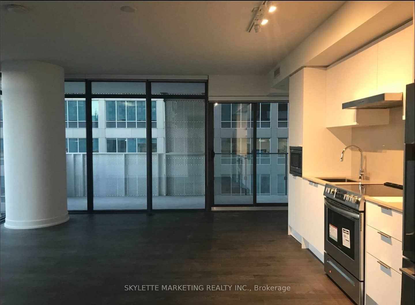 25 Richmond Street E 803, Toronto, ON M5C 0A6