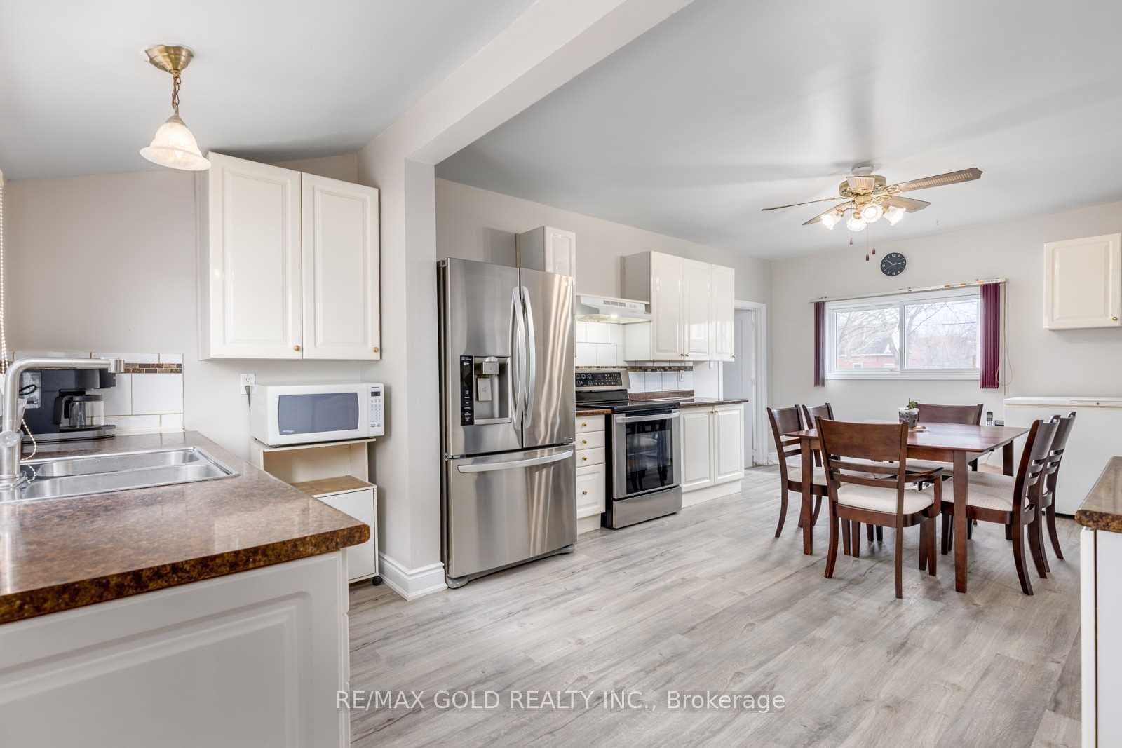 119 Celina Street, Oshawa, ON L1H 4N3