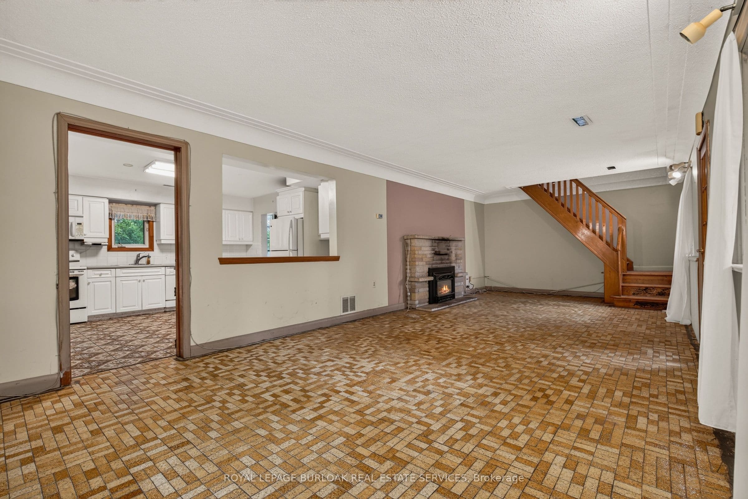 539 Enfield Road, Burlington, ON L7T 2X5
