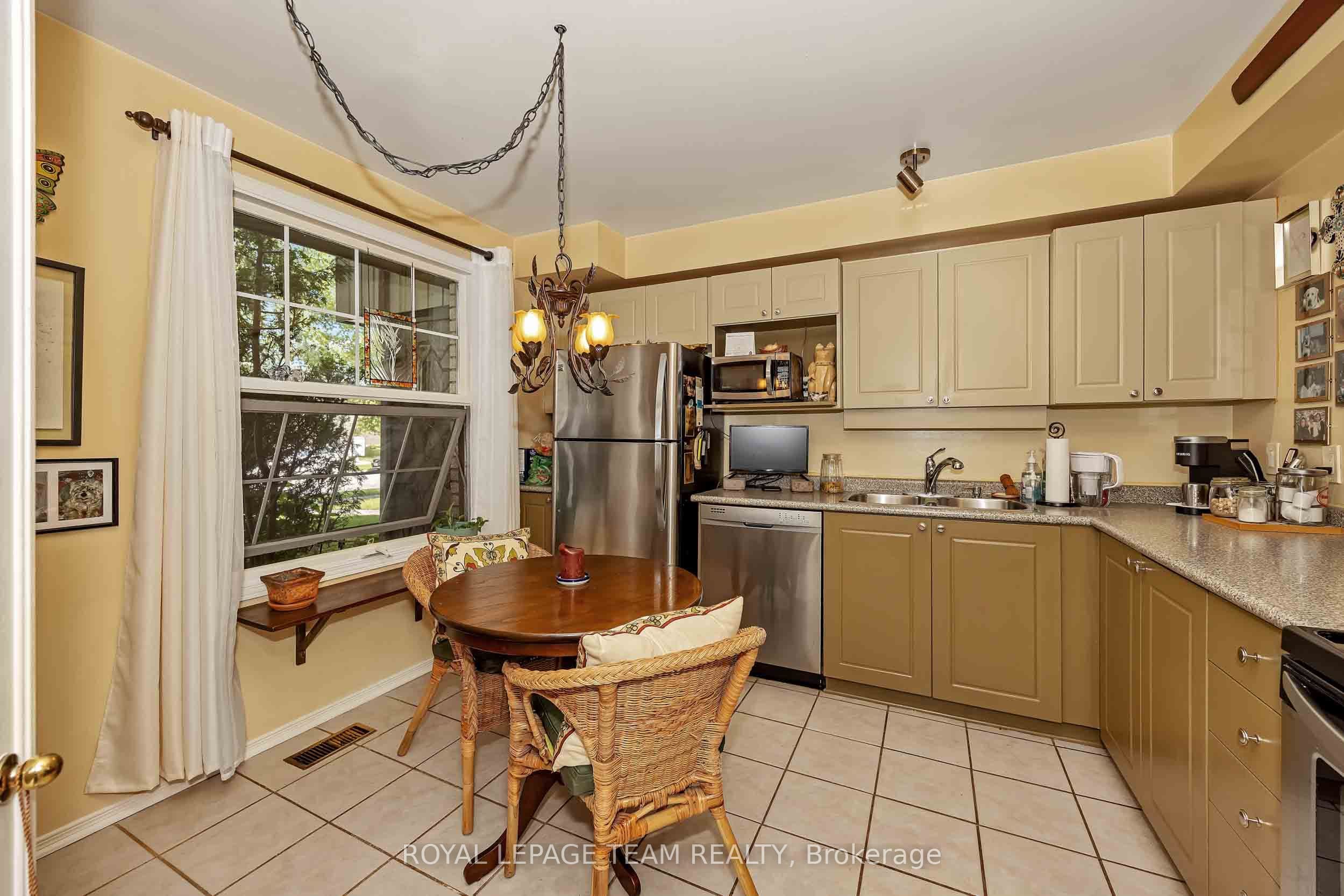 28 Monterey Drive, South of Baseline to Knoxdale, ON K2H 7A6
