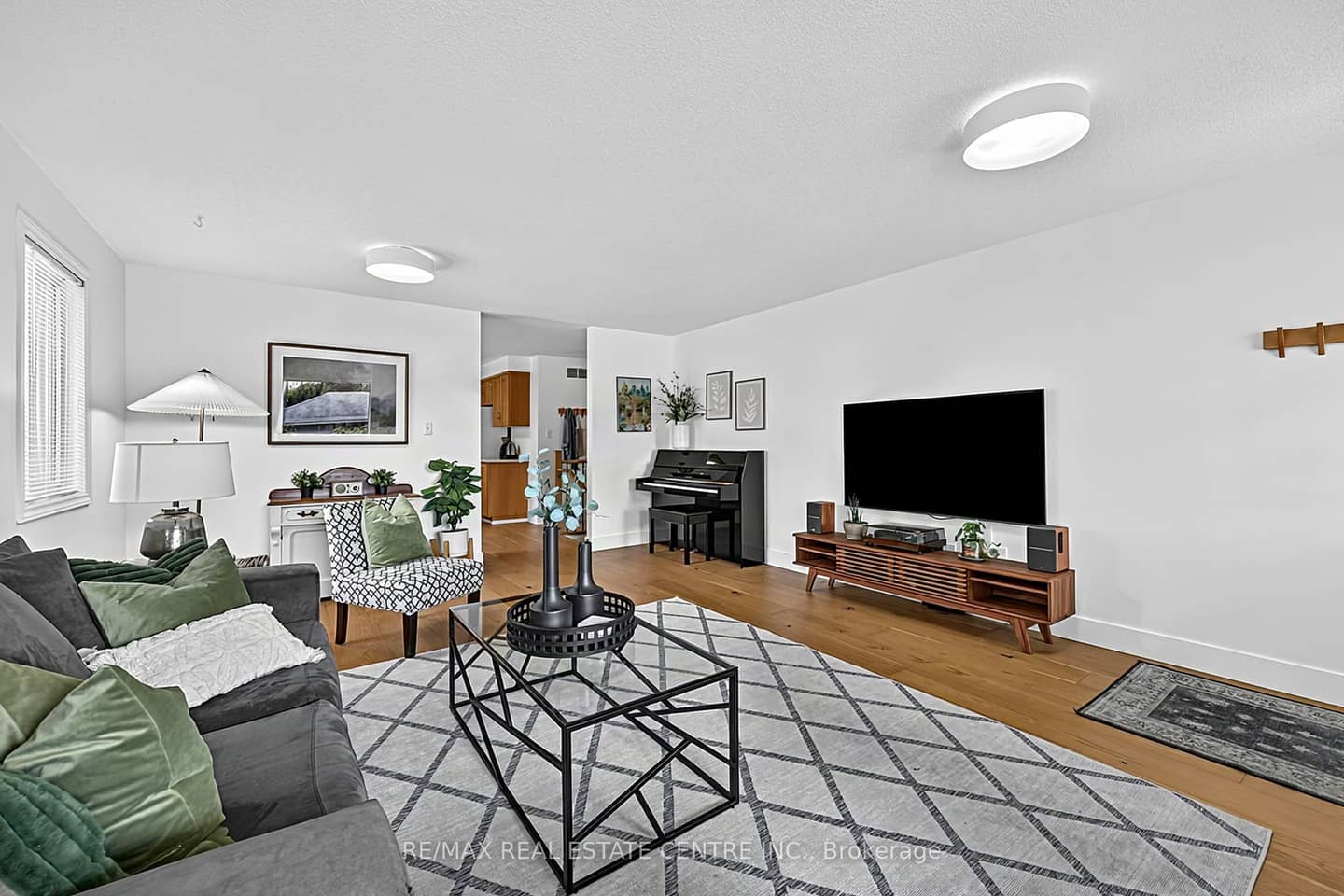 284 Woodycrest Avenue, Georgina, ON L4P 2W2