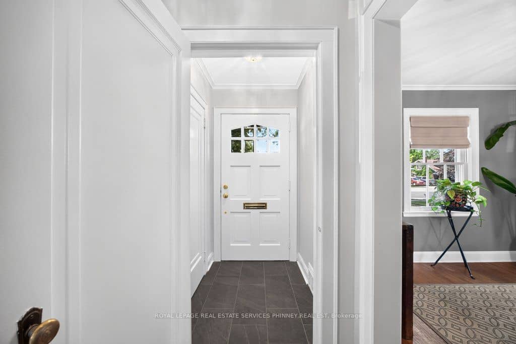 3947 Bloor Street W, Toronto, ON M9B 1L8
