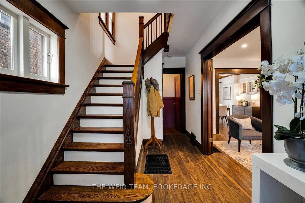 25 Oak Park Avenue, Toronto, ON M4C 4L8