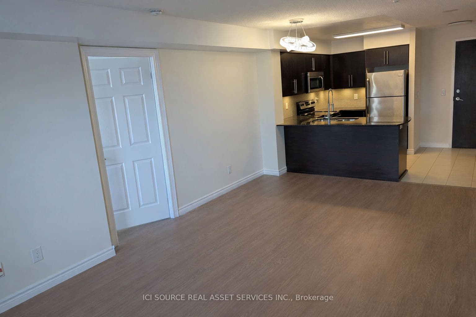 73 King William Crescent 202, Richmond Hill, ON L4B 0C2