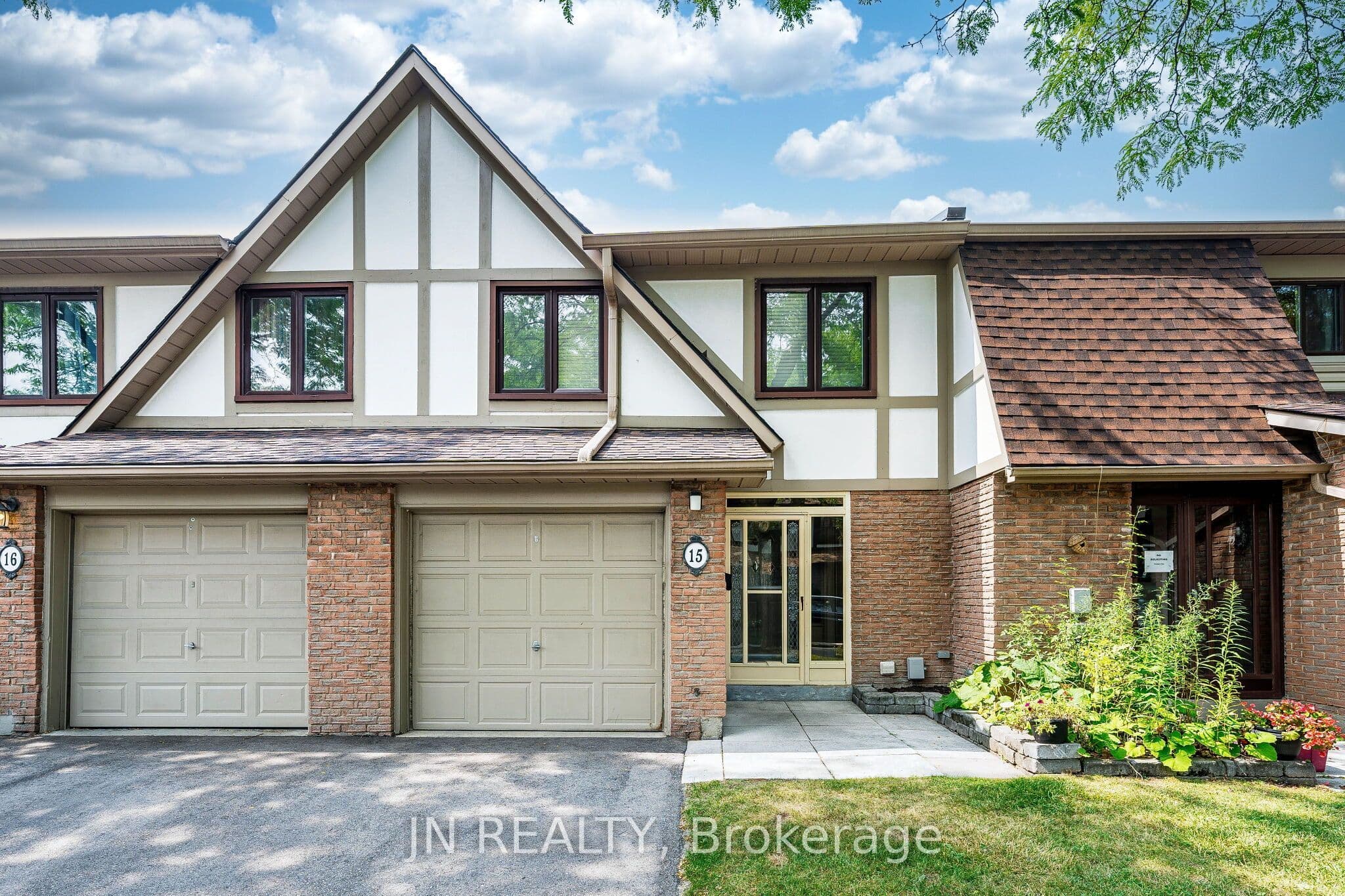 15 Gatwick Lane, Brampton, ON L6S 2E4