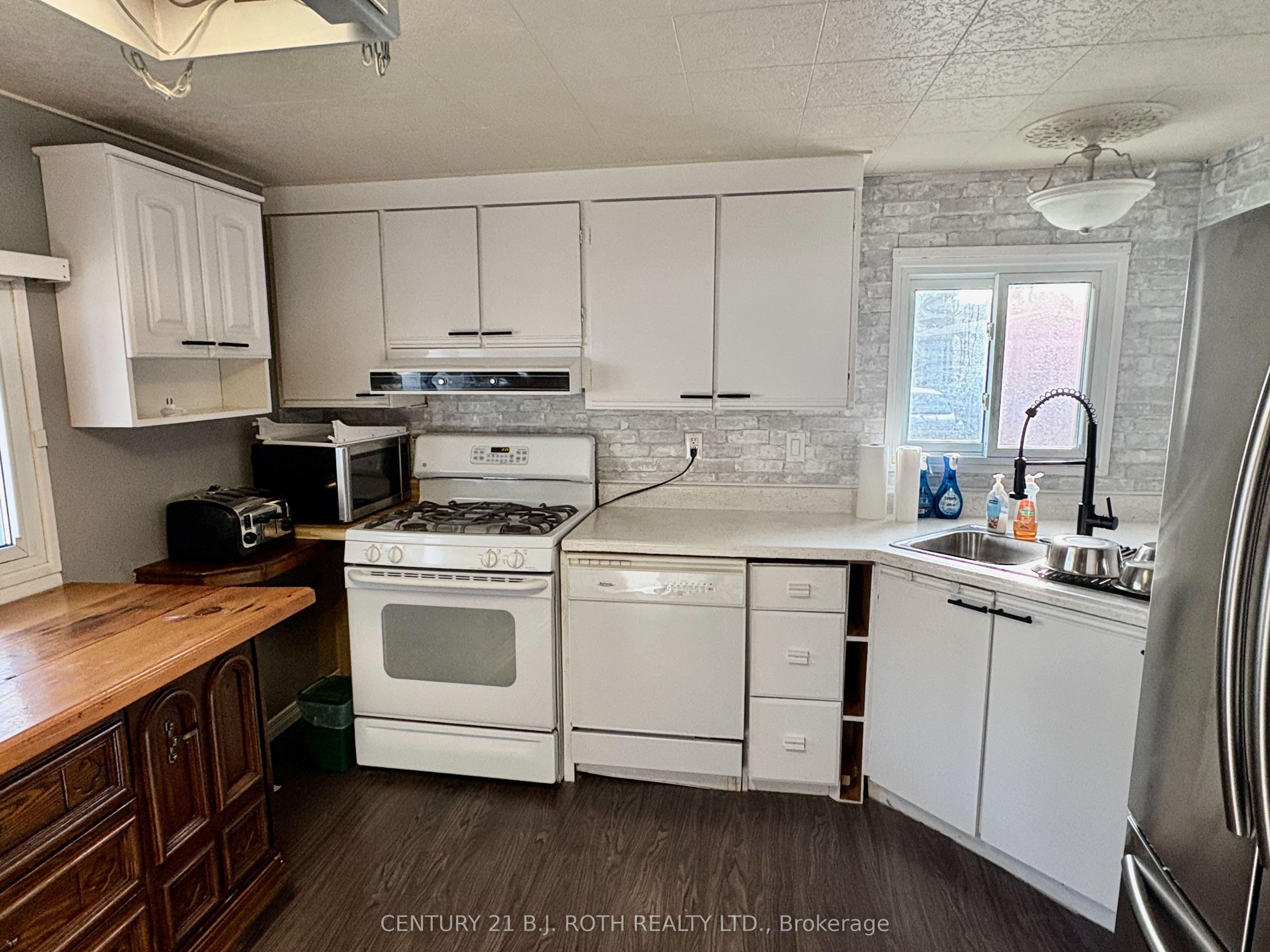 10 Shamrock Crescent, Essa, ON L3W 0T7