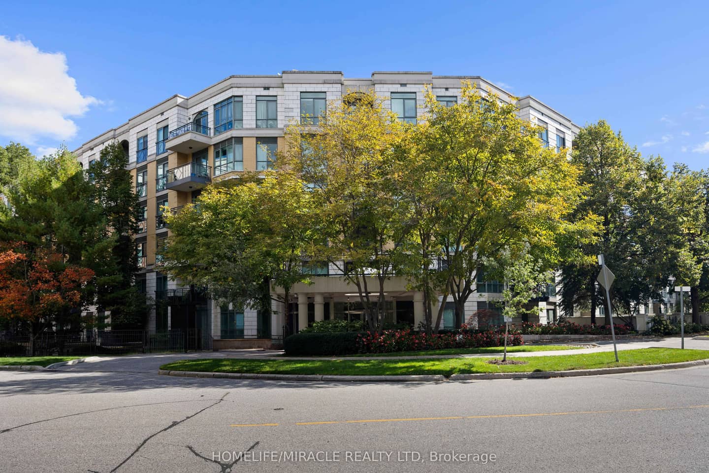 11 William Carson Crescent 308, Toronto, ON M2P 2G1