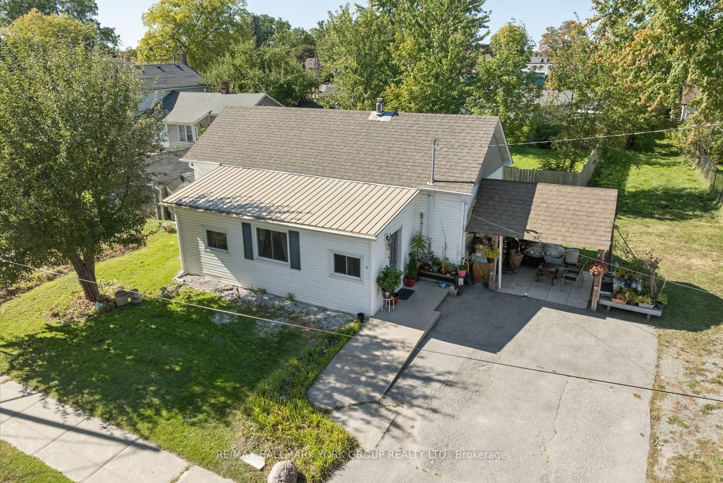 16 Snooks Road, Georgina, ON L0E 1R0