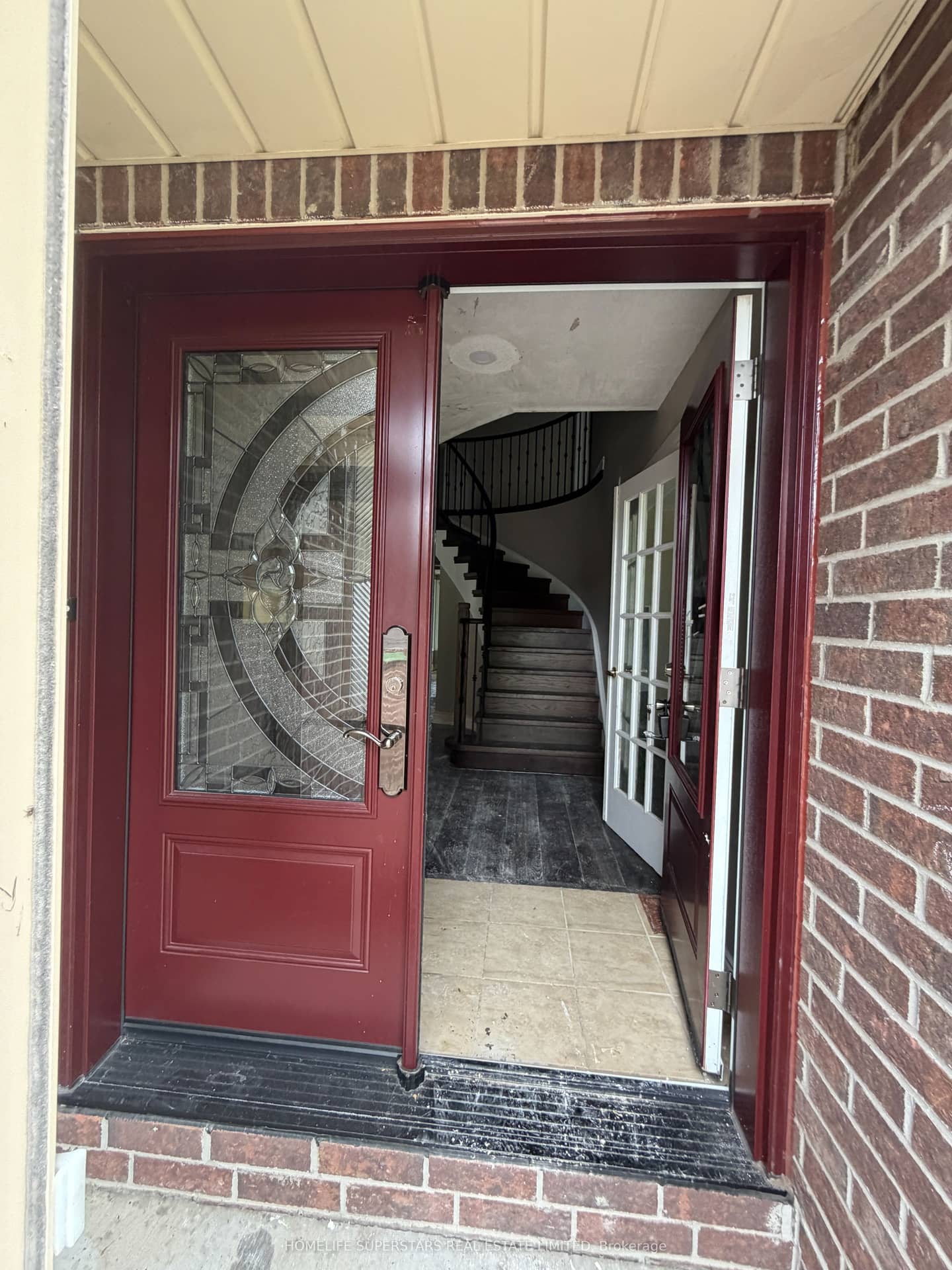8 Butterfield Crescent, Whitby, ON L1R 1J2
