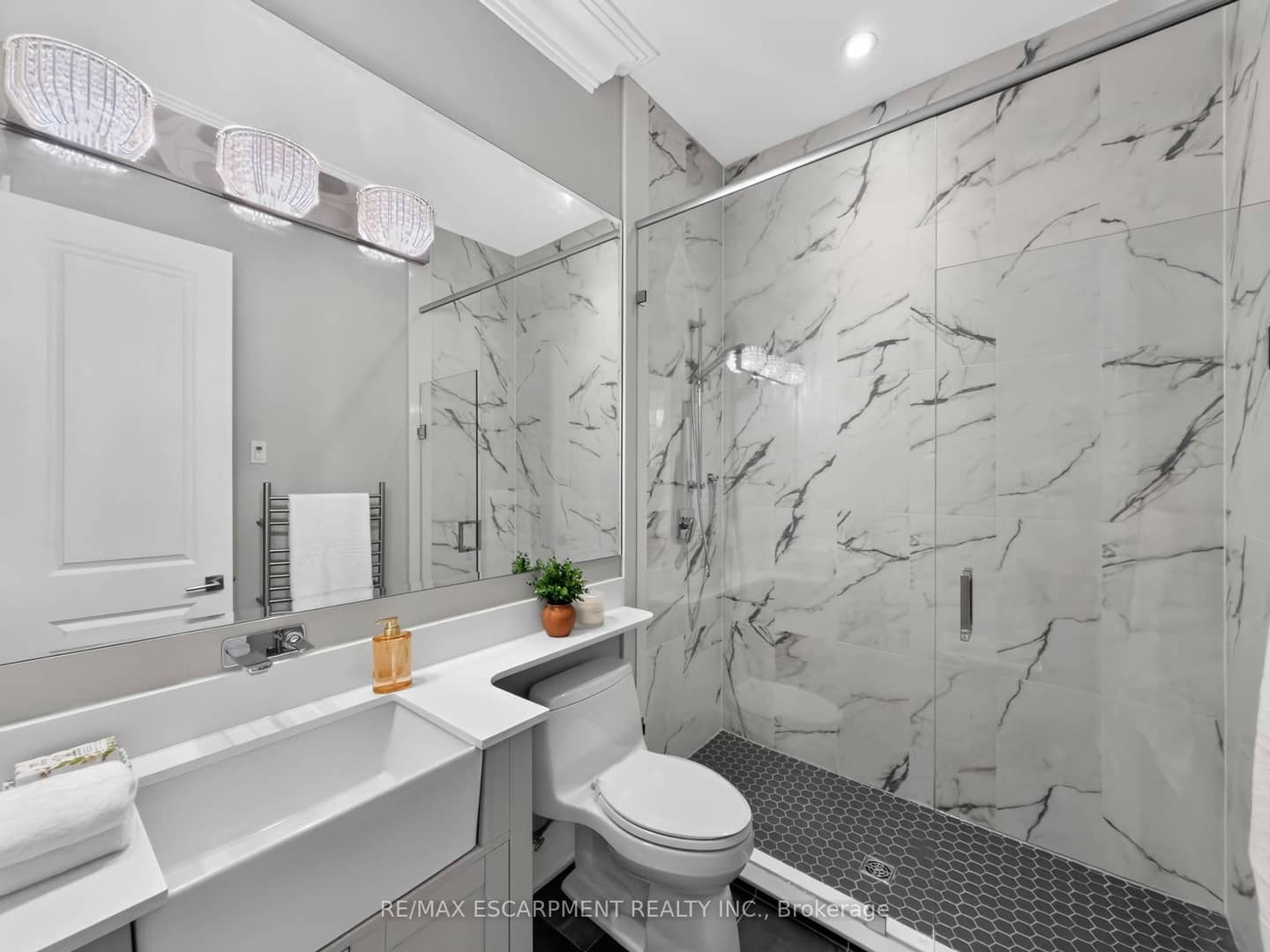 389 Belvenia Road, Burlington, ON L7L 2G7