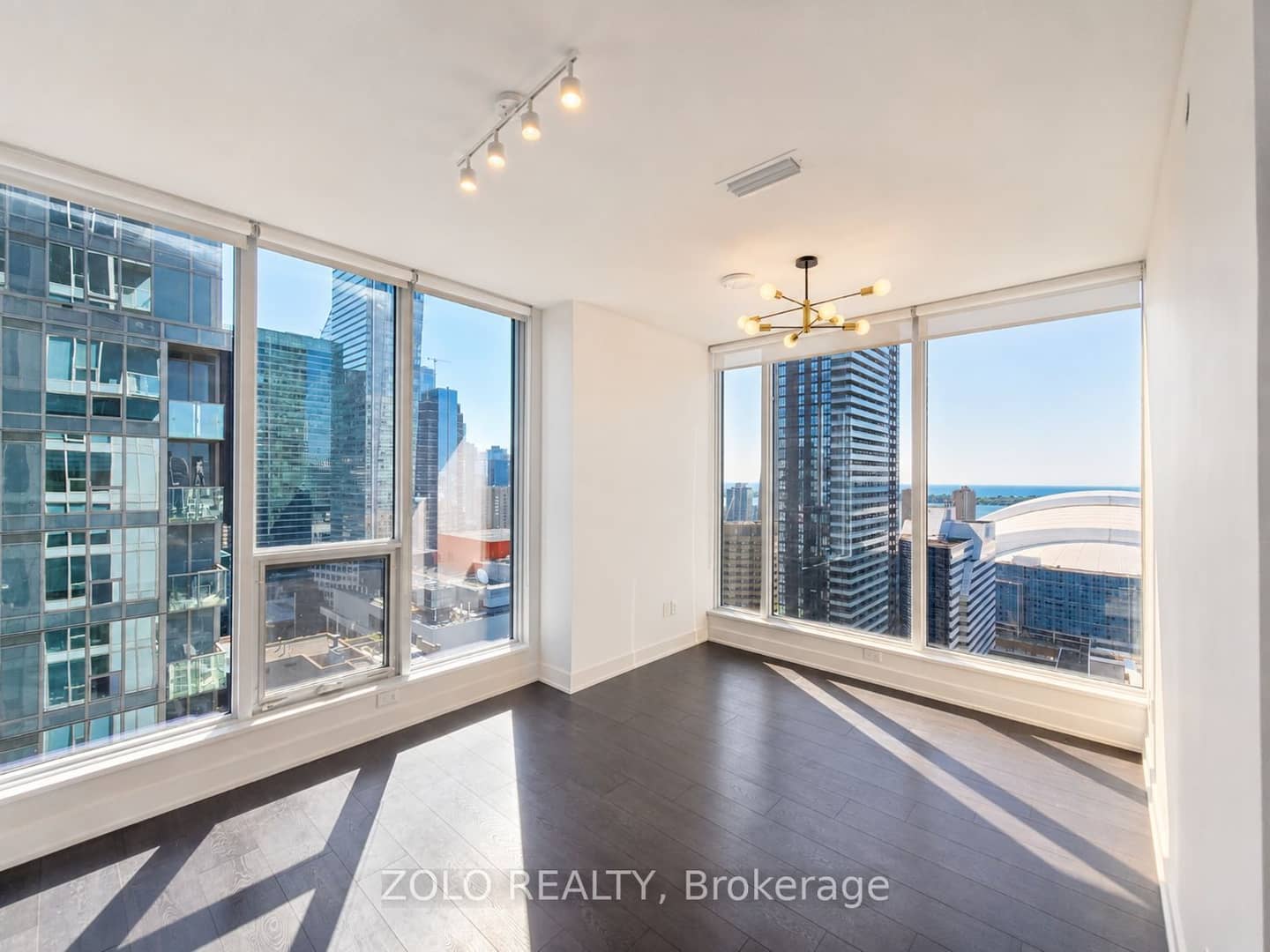 35 Mercer Street 2616, Toronto, ON M5V 1H2