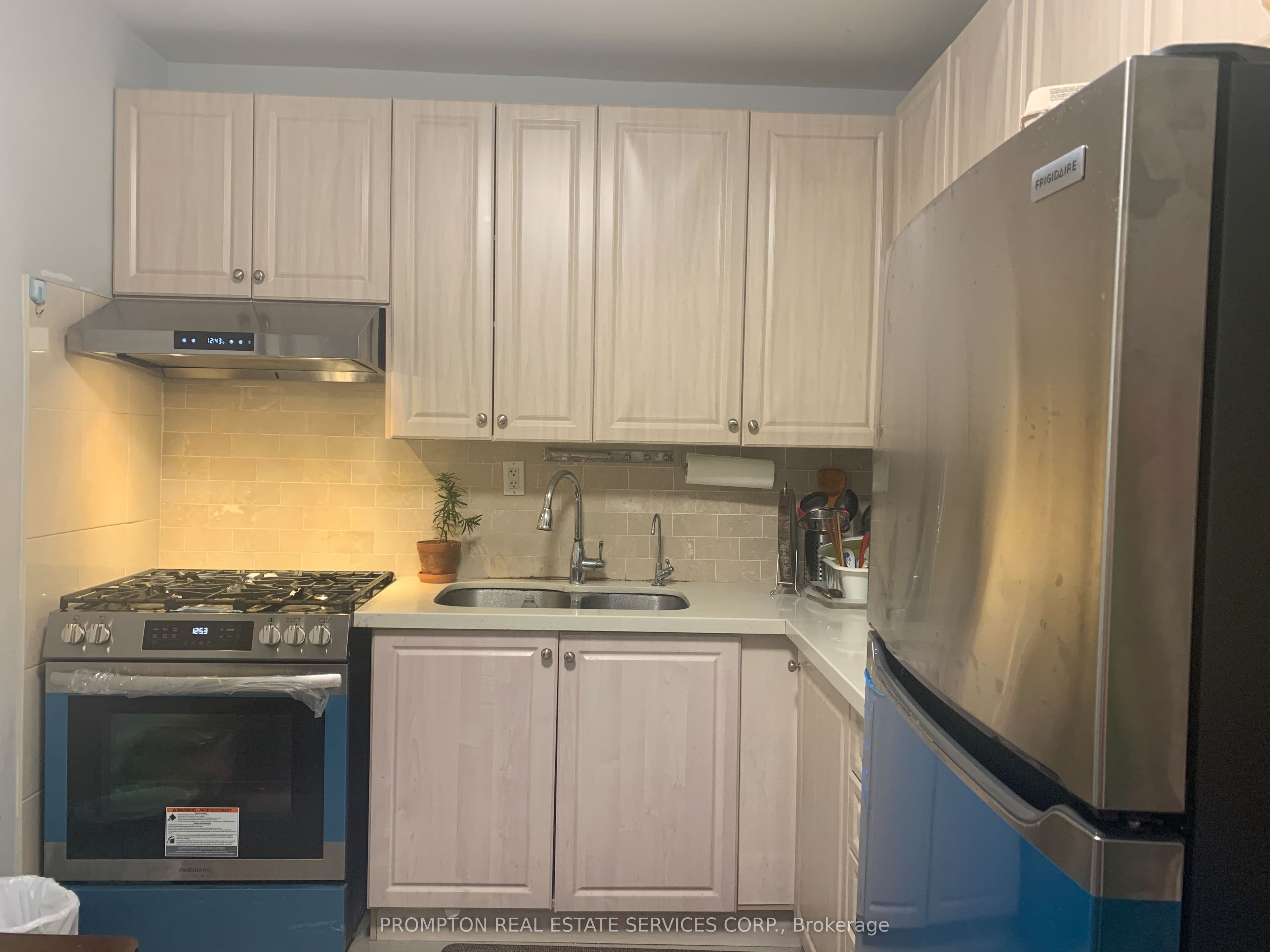 700 Dufferin Street, Toronto, ON M6K 2B7
