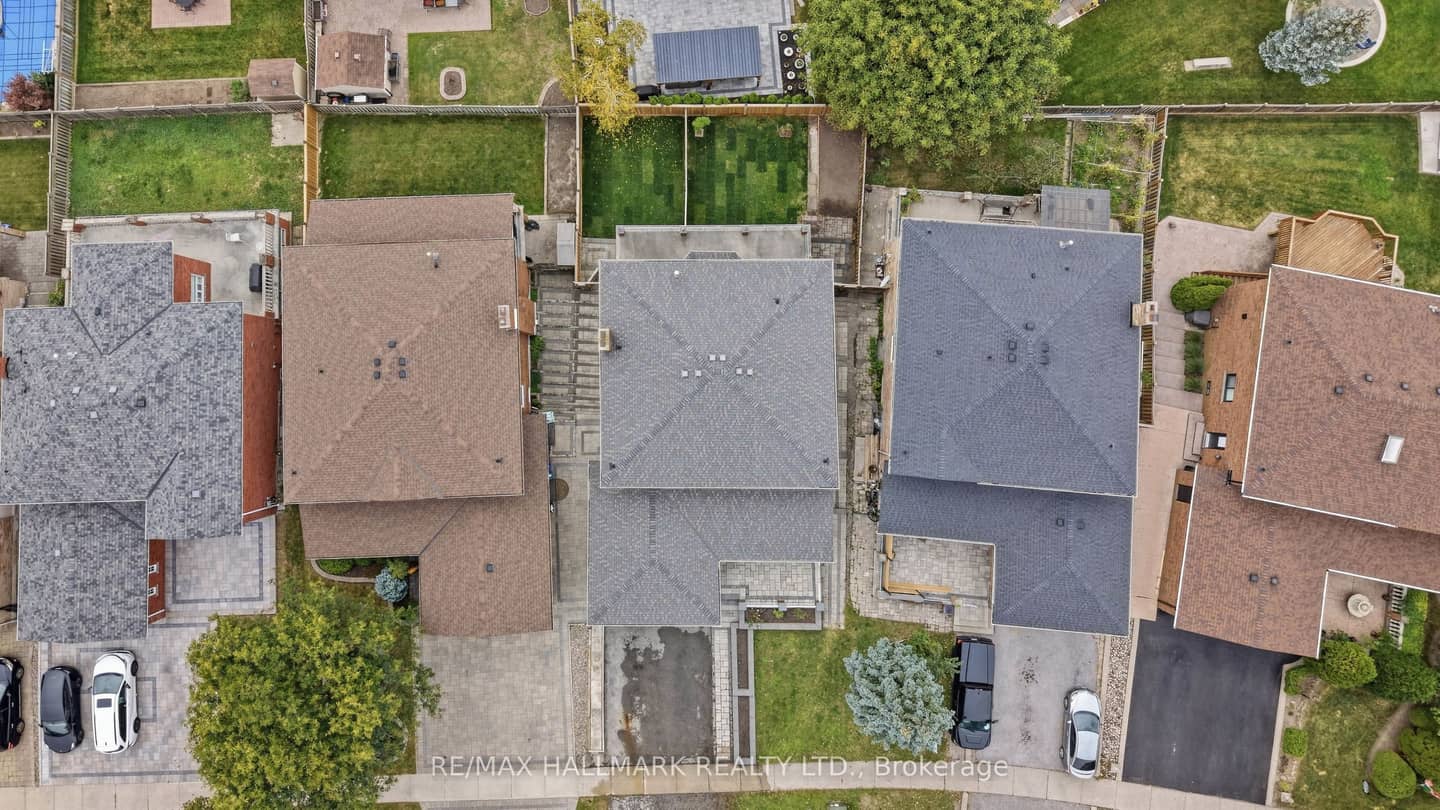 44 Olympia Gate W, Vaughan, ON L4L 5K3