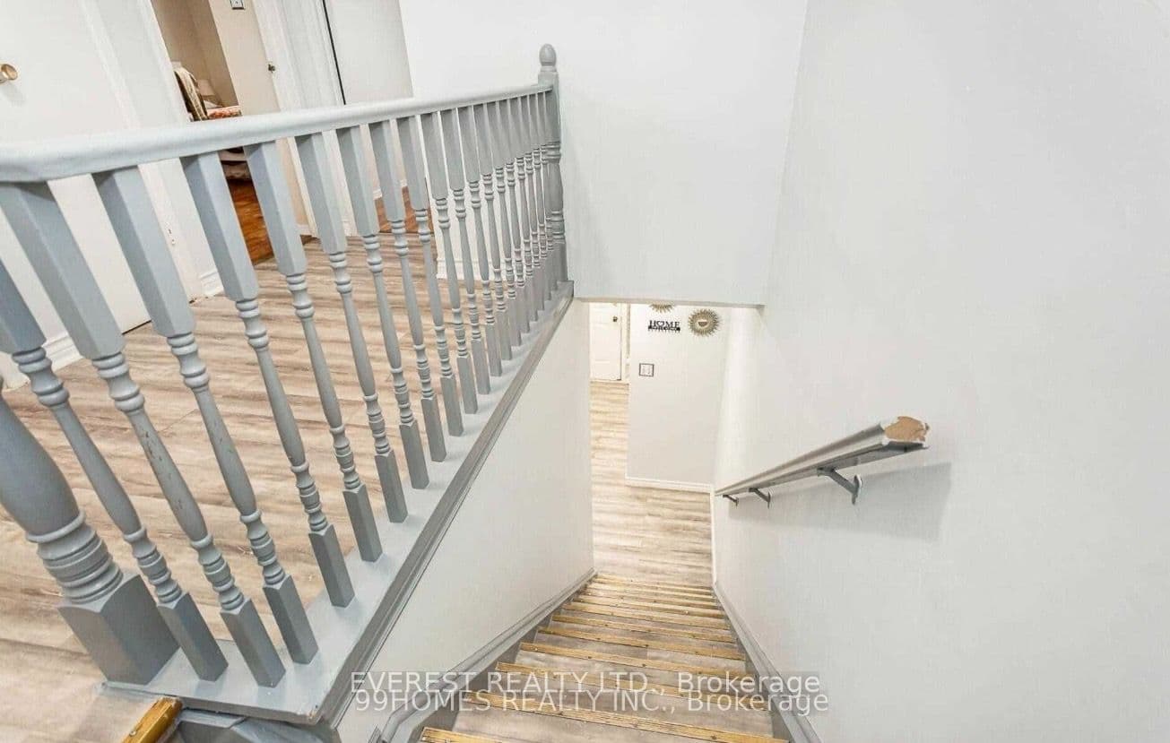 7549 Catalpa Road, Mississauga, ON L4T 2T2