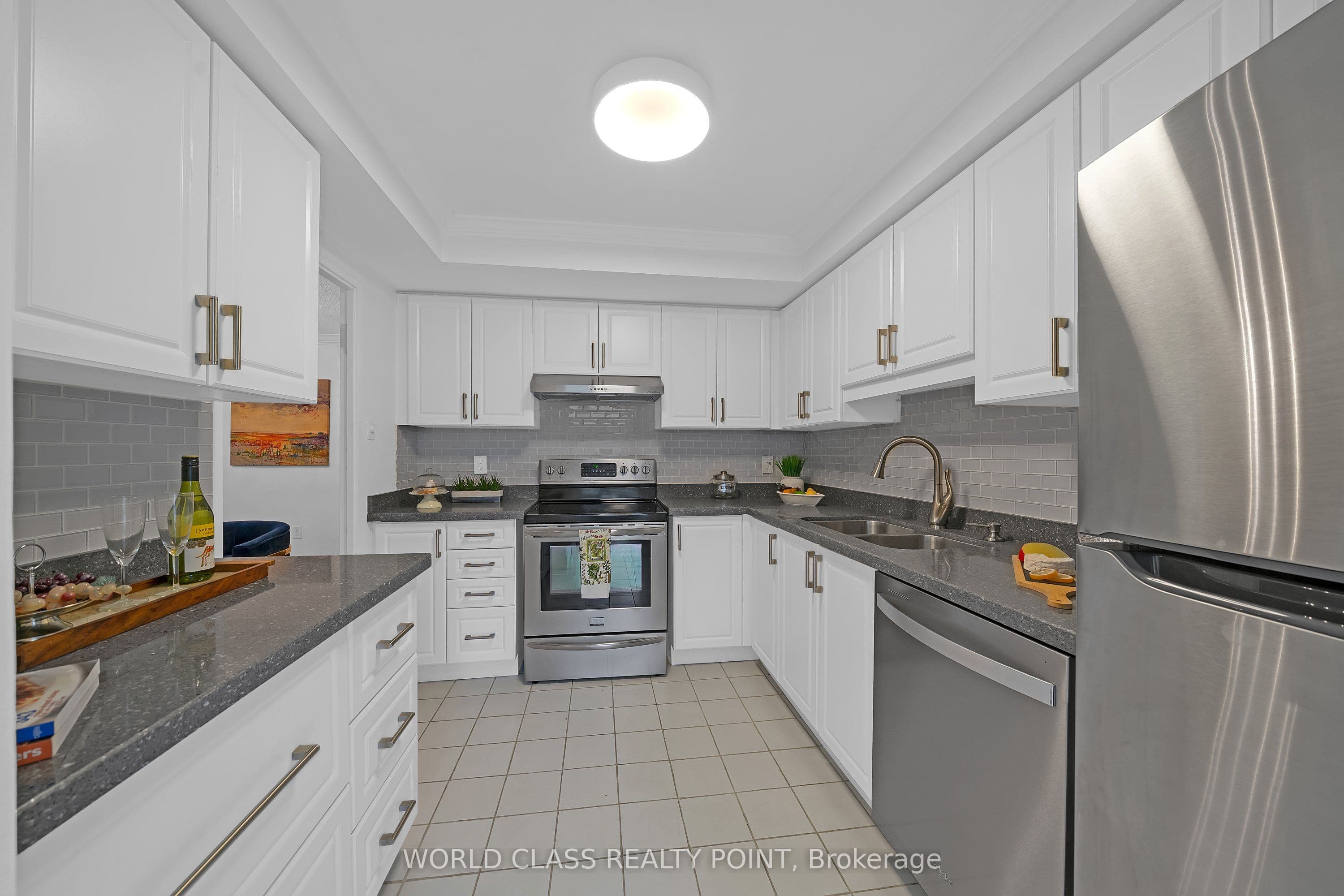 40 Harding Boulevard 201, Richmond Hill, ON L4C 9S5