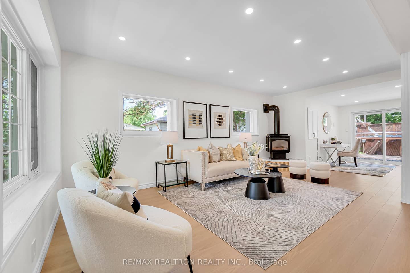 330 Tampa Drive, Georgina, ON L4P 3A4
