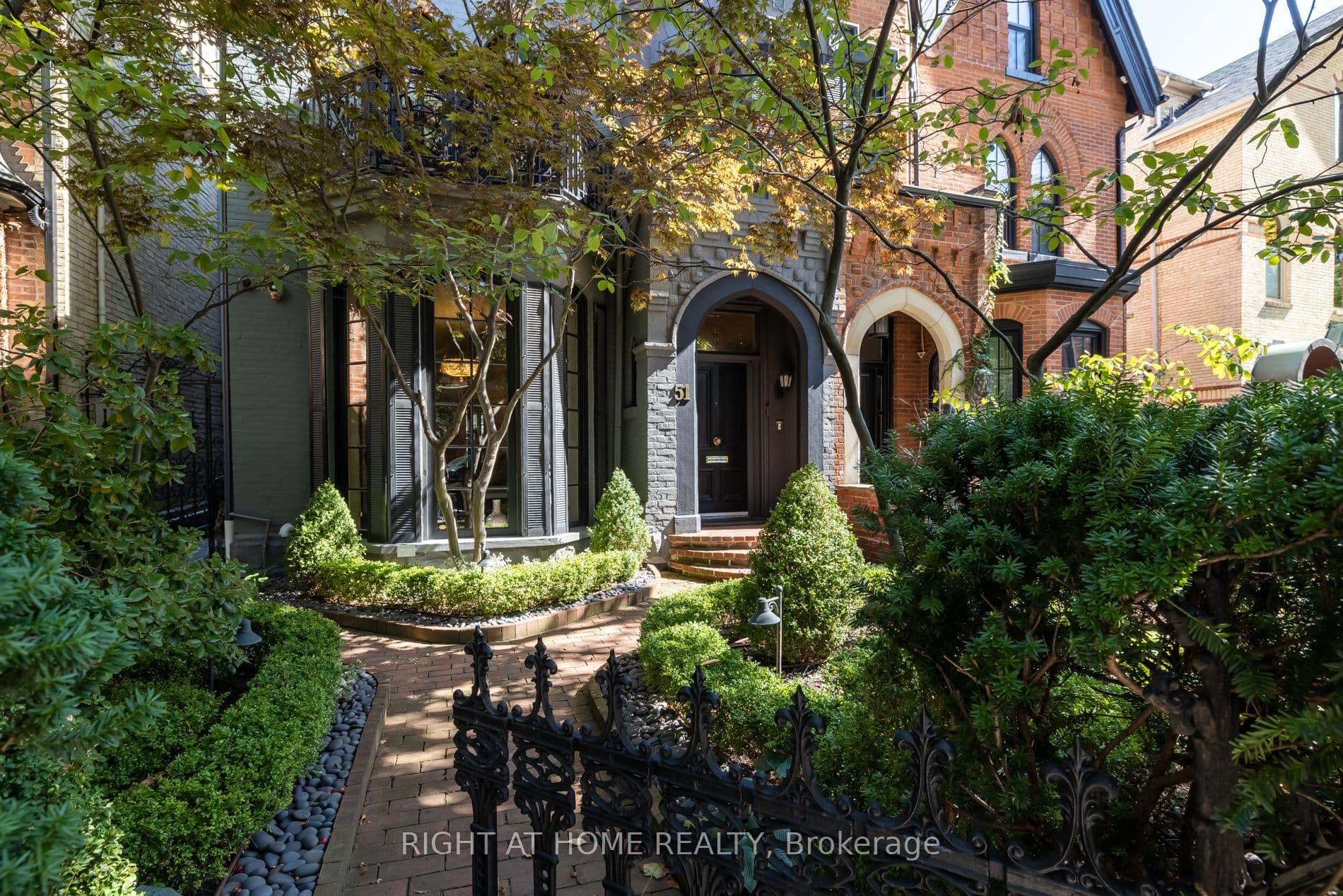 51 Hazelton Avenue, Toronto, ON M5R 2E3