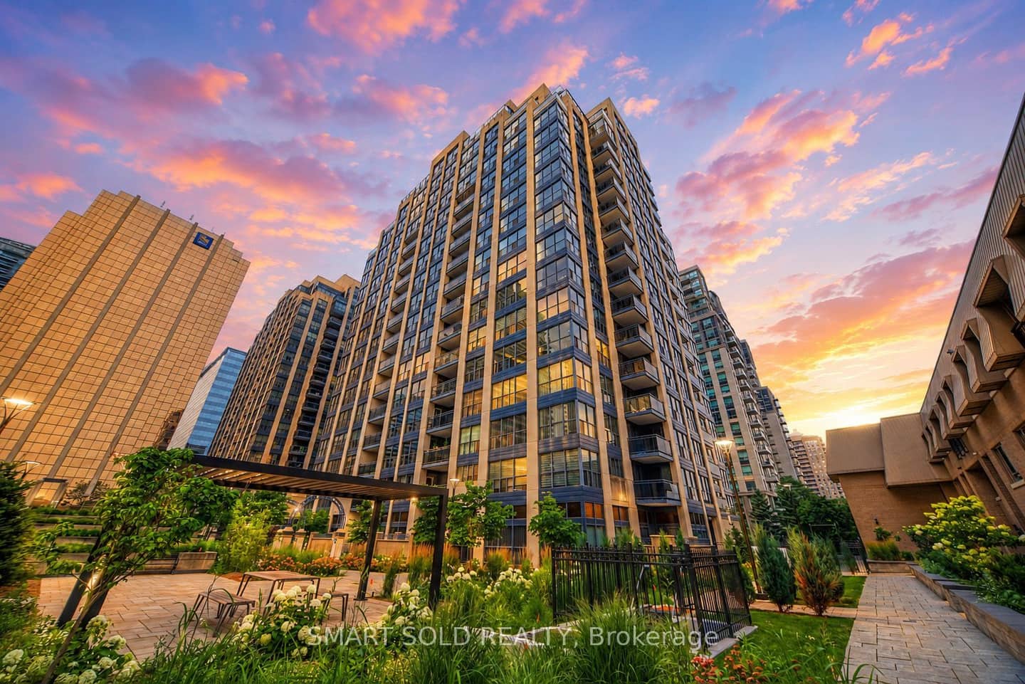 28 Hollywood Avenue 205, Toronto, ON M2N 6S4