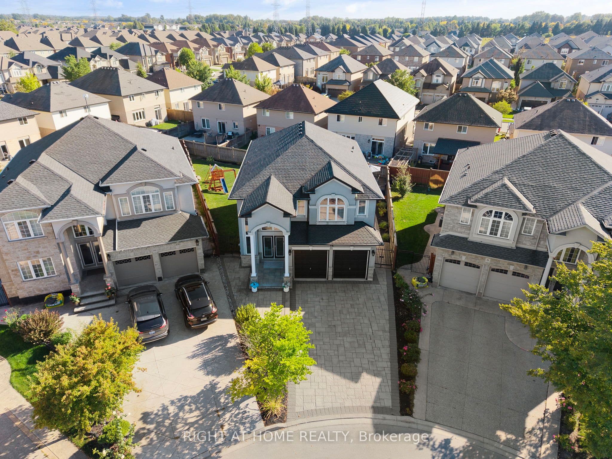 12 Donatello Court, Hamilton, ON L9B 0C2