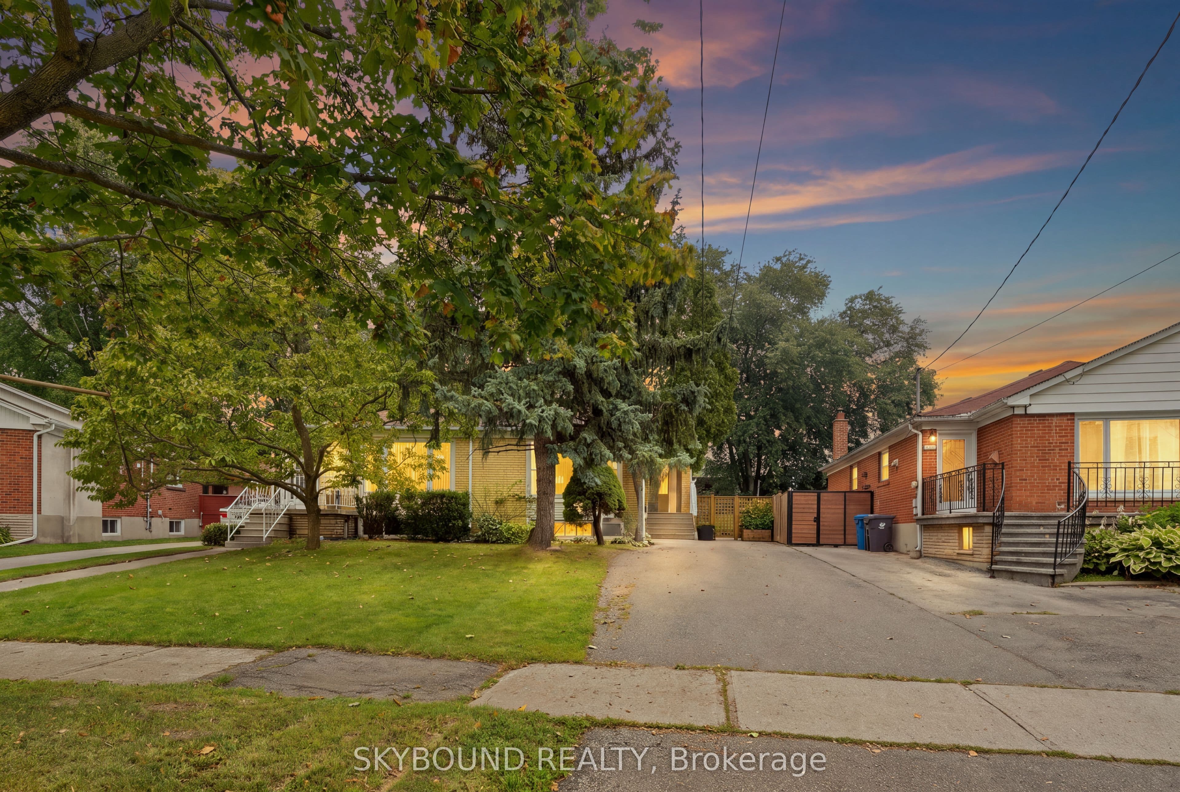 3427 Fellmore Drive, Mississauga, ON L5C 2E1
