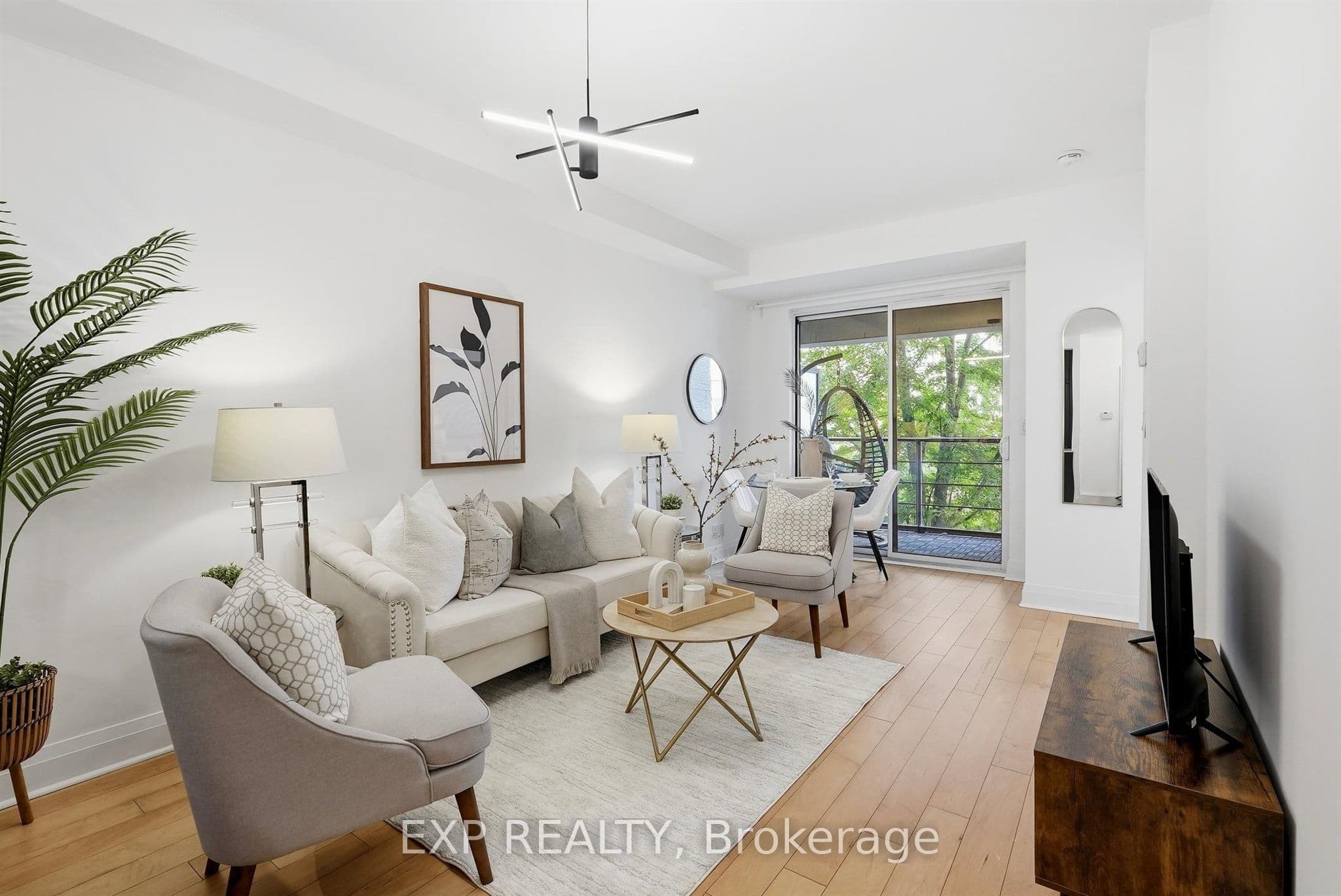 21 Clairtrell Road 213, Toronto, ON M2N 5J7