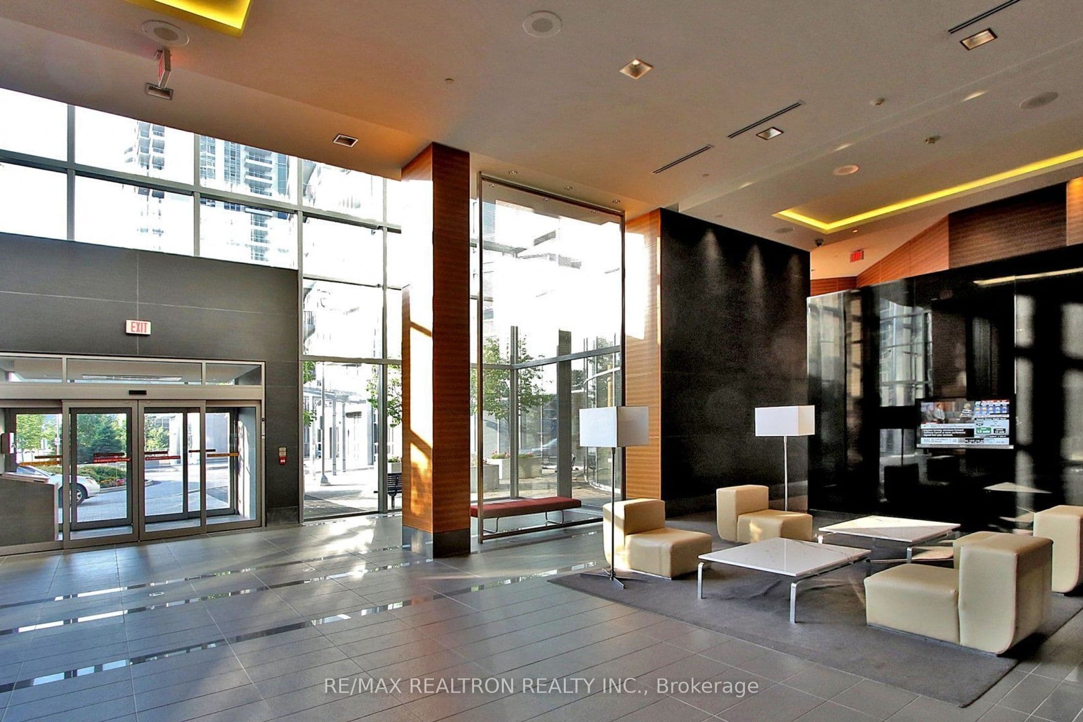 125 Village Green Square 911, Toronto, ON M1S 0G3