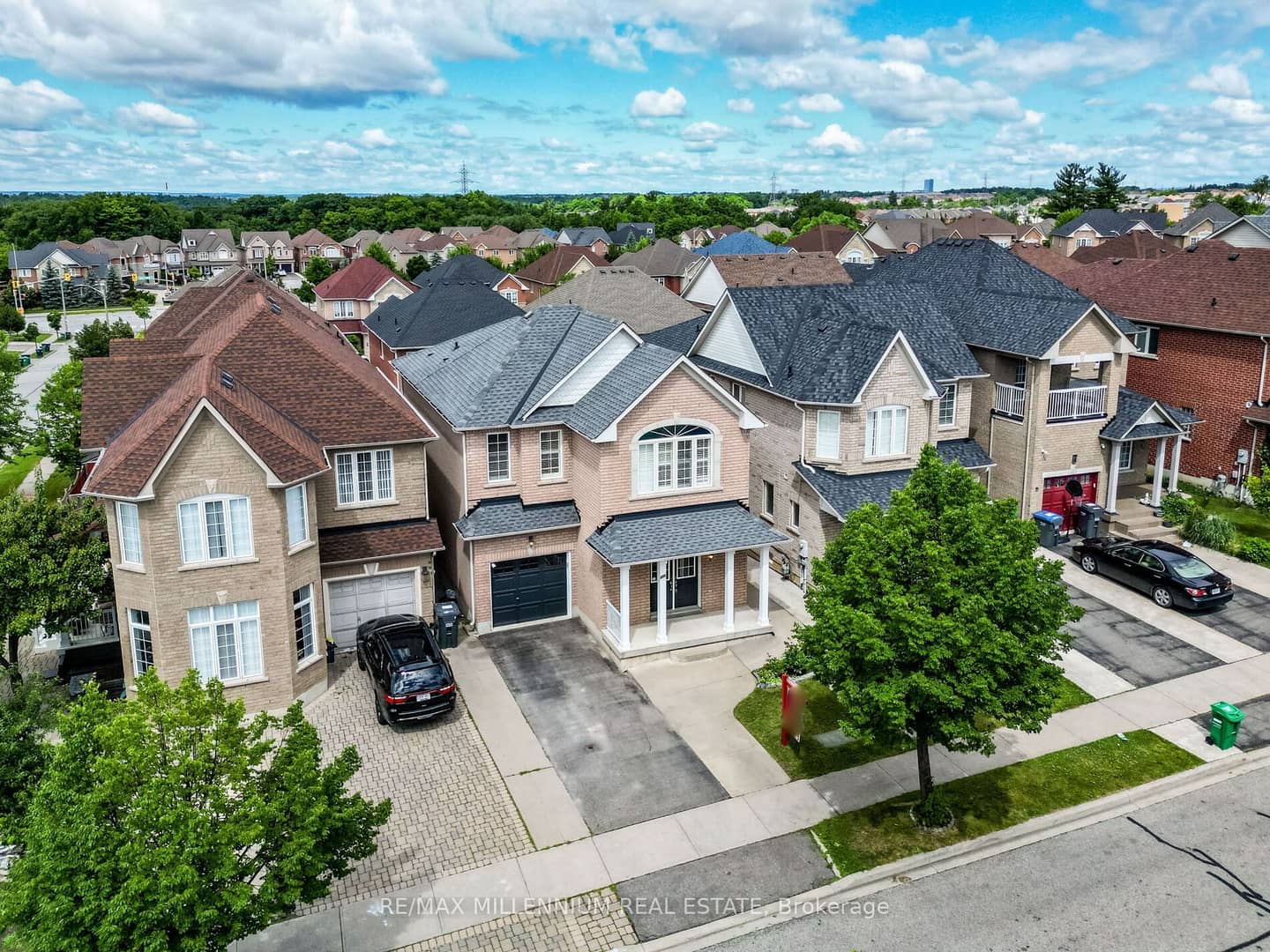 172 Pefferlaw Circle, Brampton, ON L6Y 0L2