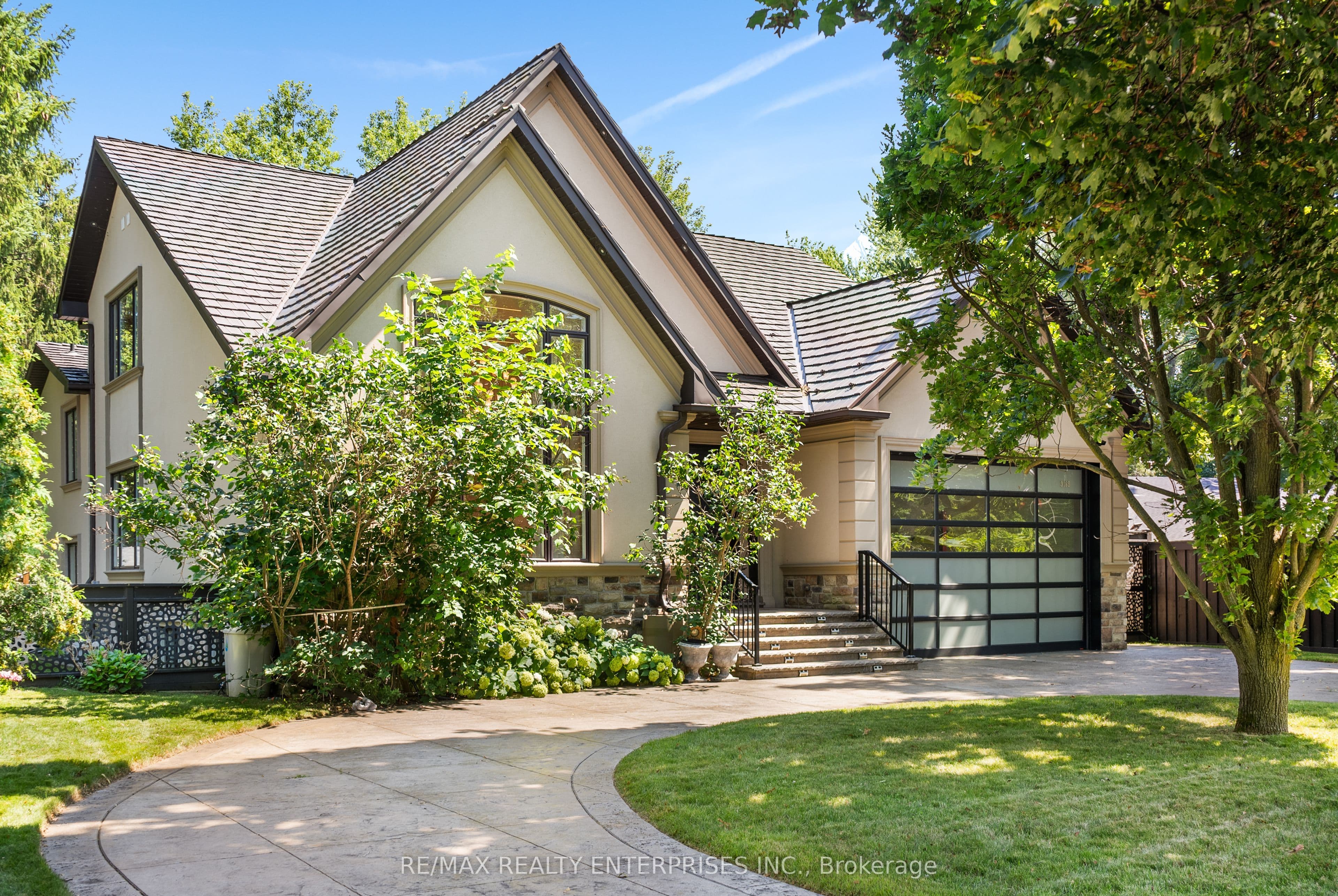 3168 Lakeshore Road W, Oakville, ON L6L 1J6