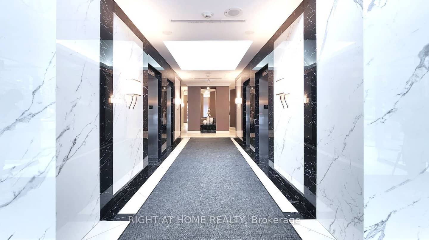 45 Kingsbridge Garden Circle 2105, Mississauga, ON L5R 3K4