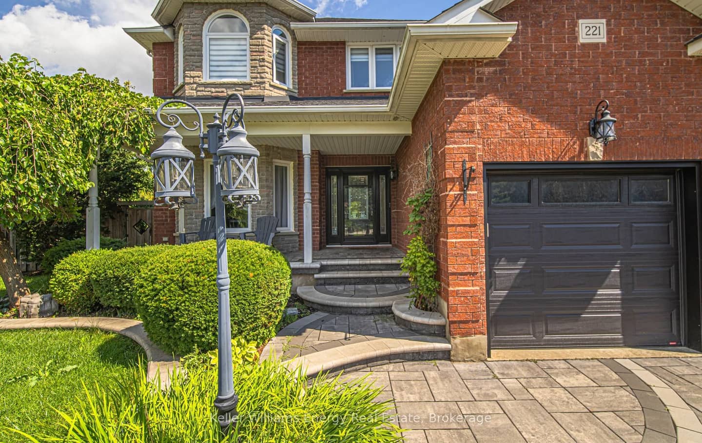 221 Conestoga Court, Oshawa, ON L1G 8B7