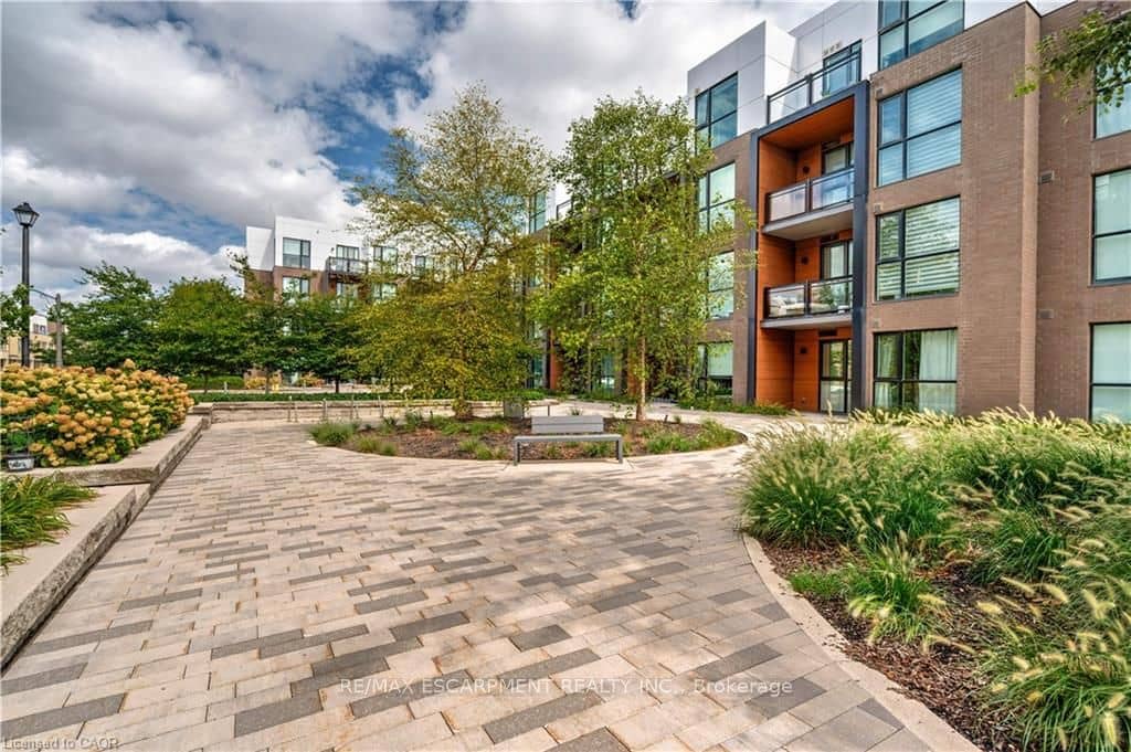 168 Sabina Drive 119, Oakville, ON L6H 0W5