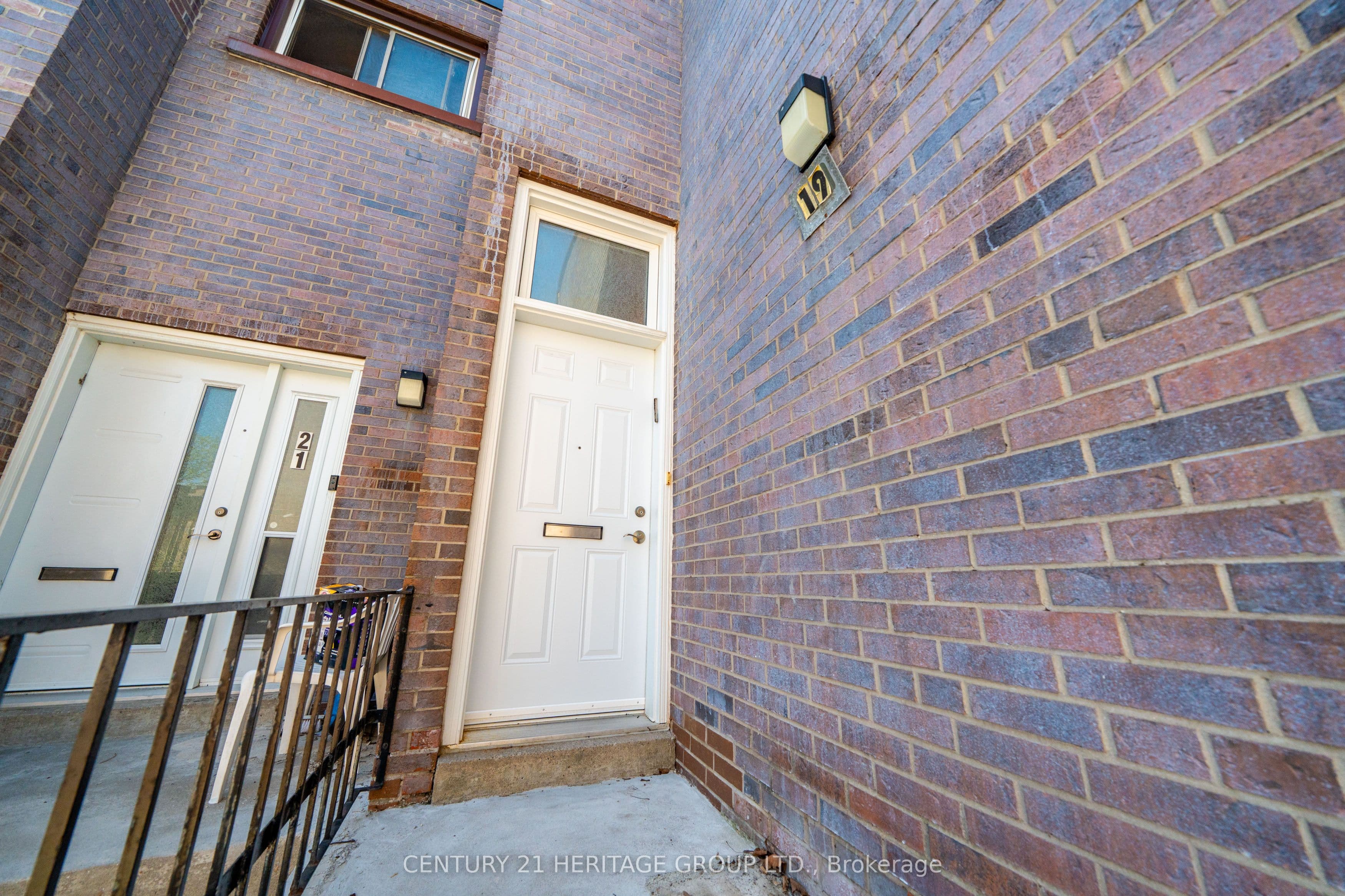 19 Candy Court Way, Toronto, ON M2R 2Y7