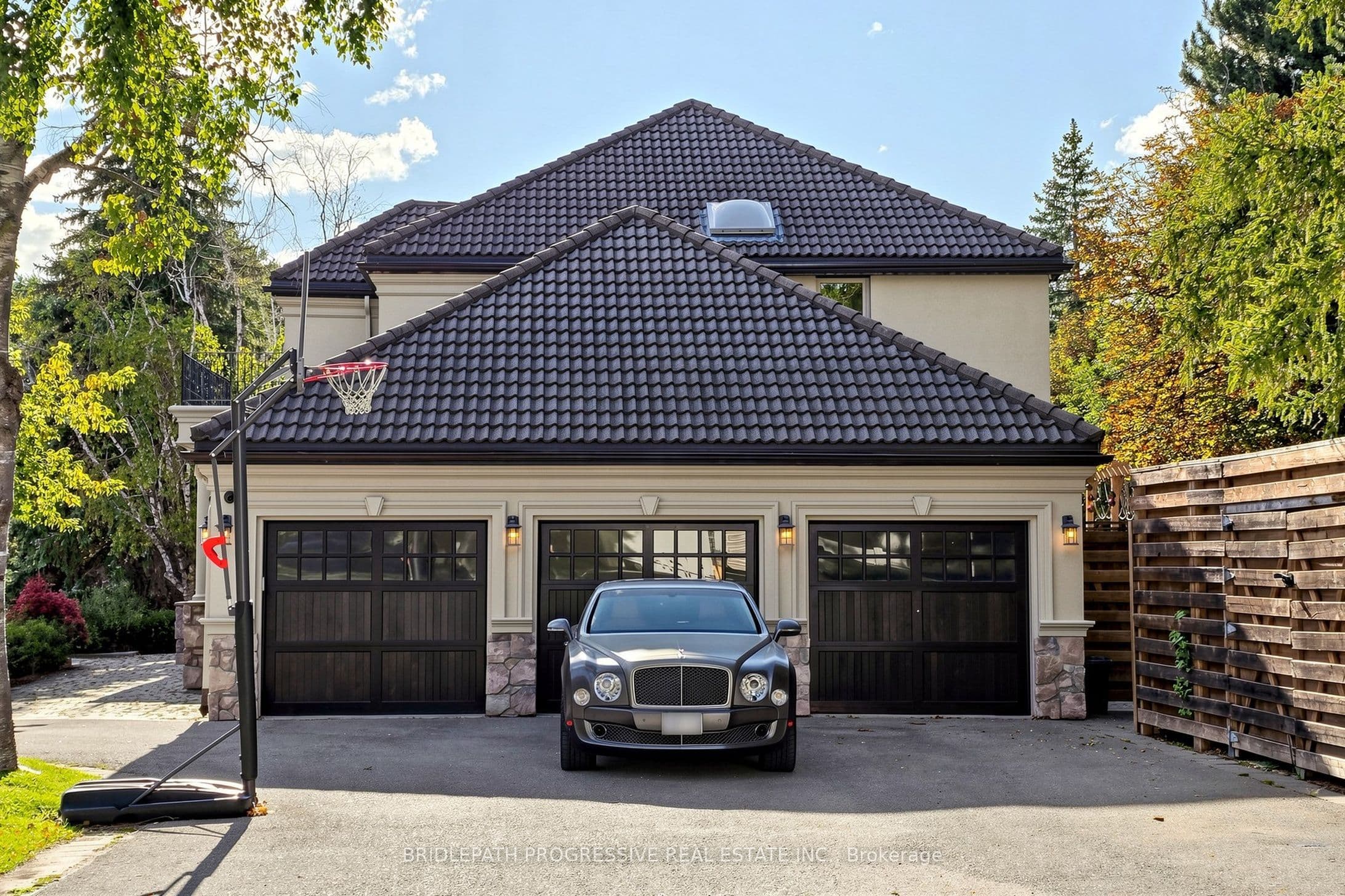 2 Thornlea Court, Markham, ON L3T 2R2