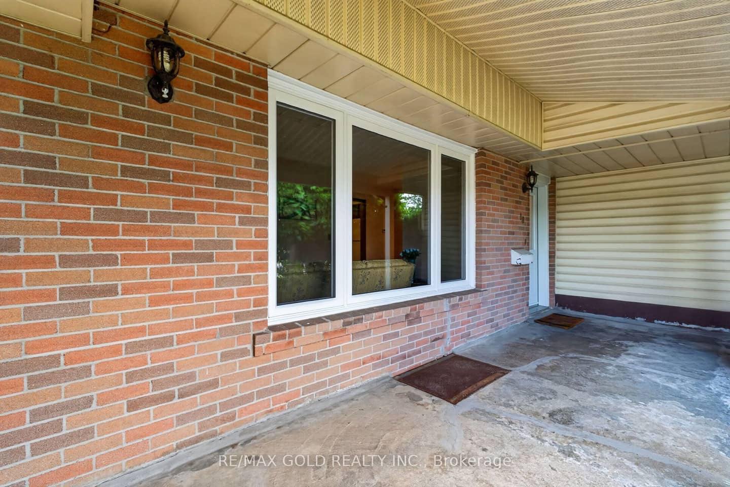 18 Esplanade Road, Brampton, ON L6T 2C7