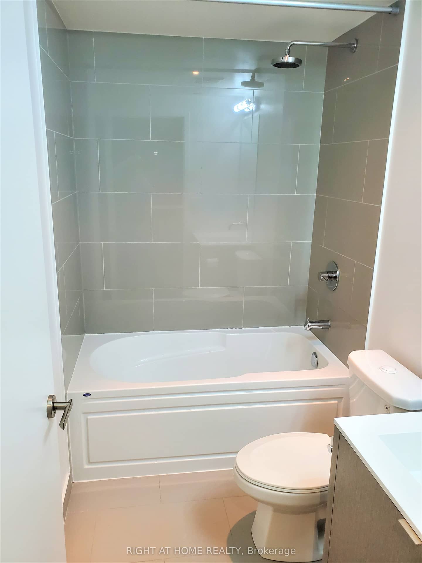 88 Harbour Street 1401, Toronto, ON M5J 0C3