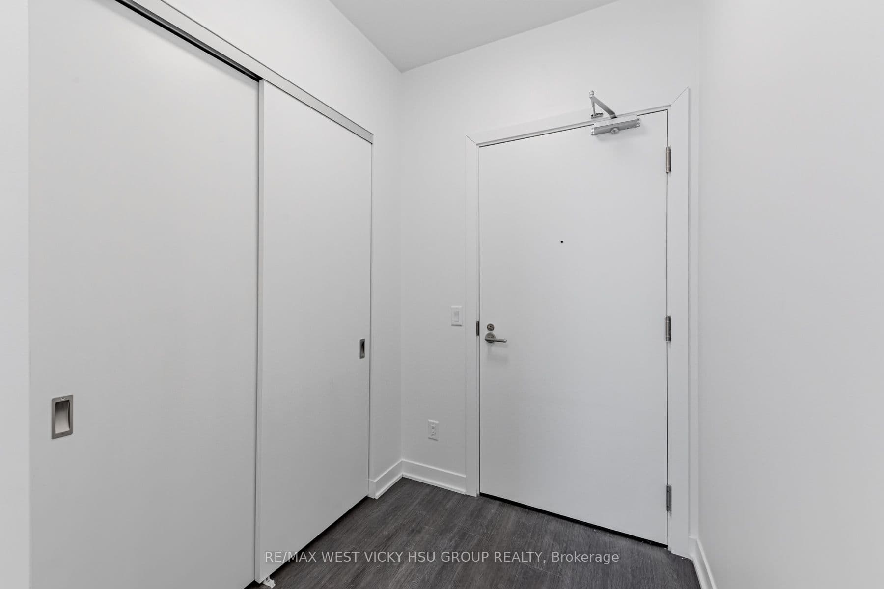185 Alberta Avenue 810, Toronto, ON M6C 0A5