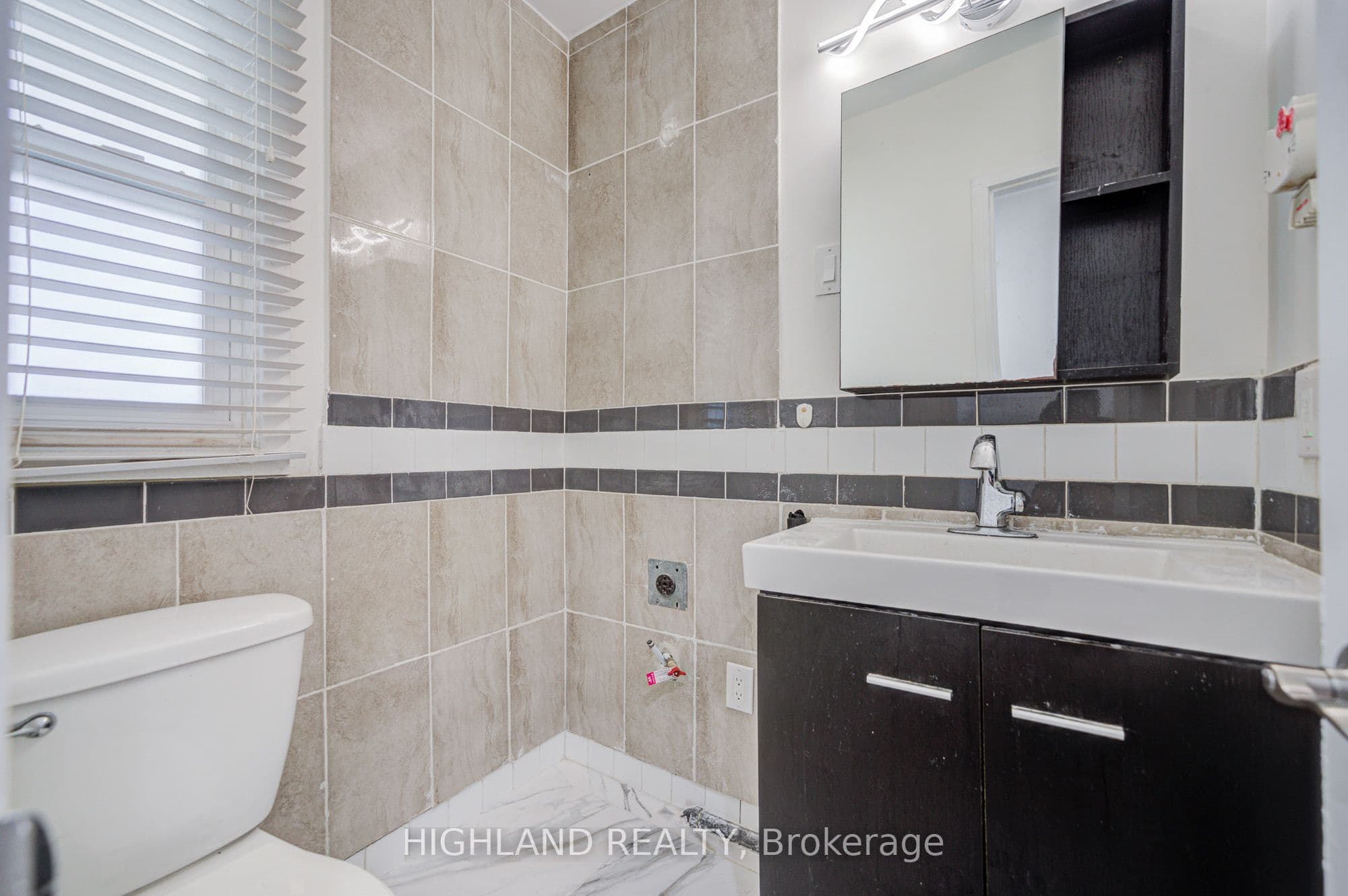 4066 Wycliffe Way, Mississauga, ON L5C 3S1